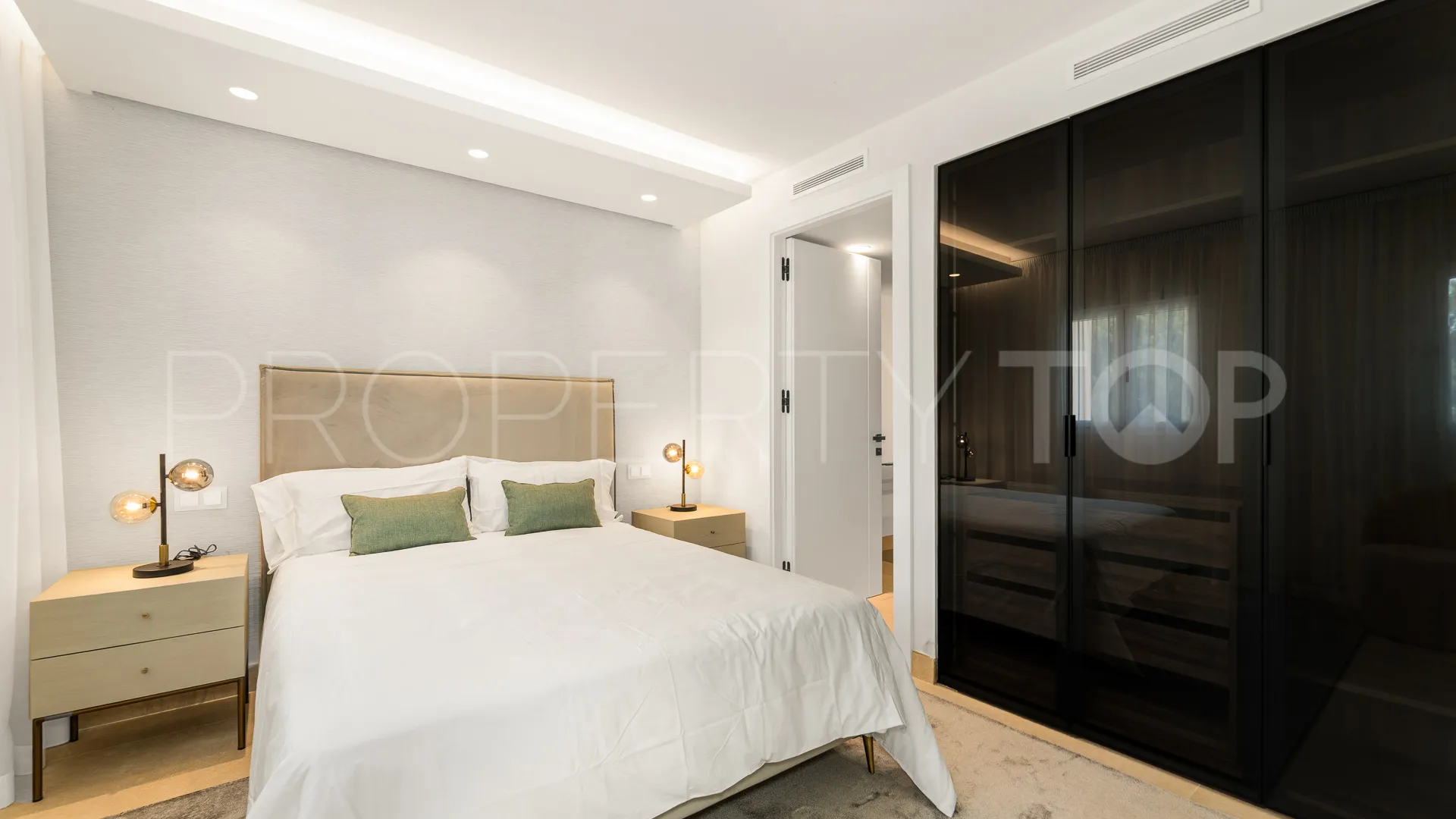 4 bedrooms town house in Beach Side New Golden Mile for sale