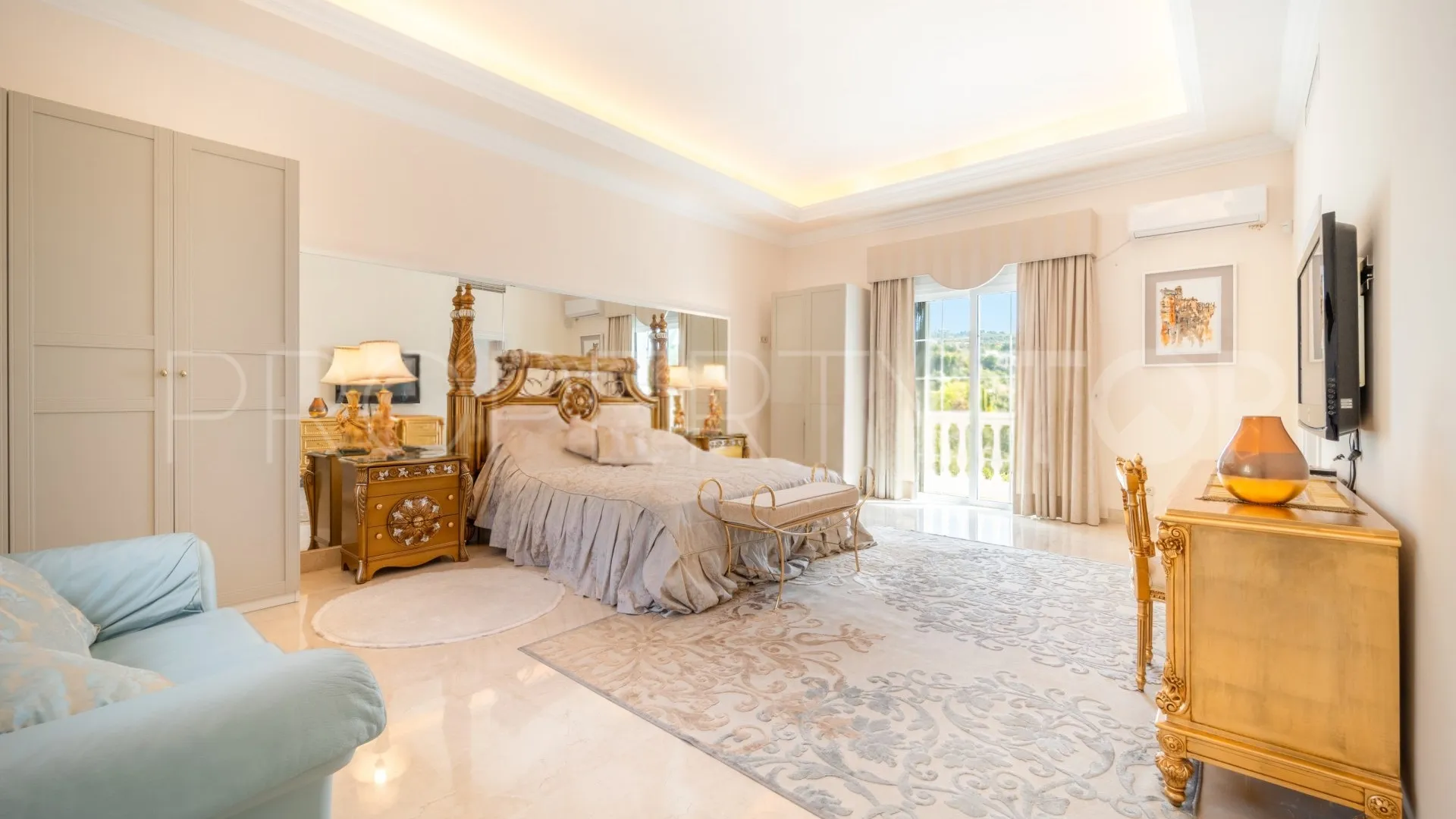 Buy villa in La Zagaleta with 5 bedrooms