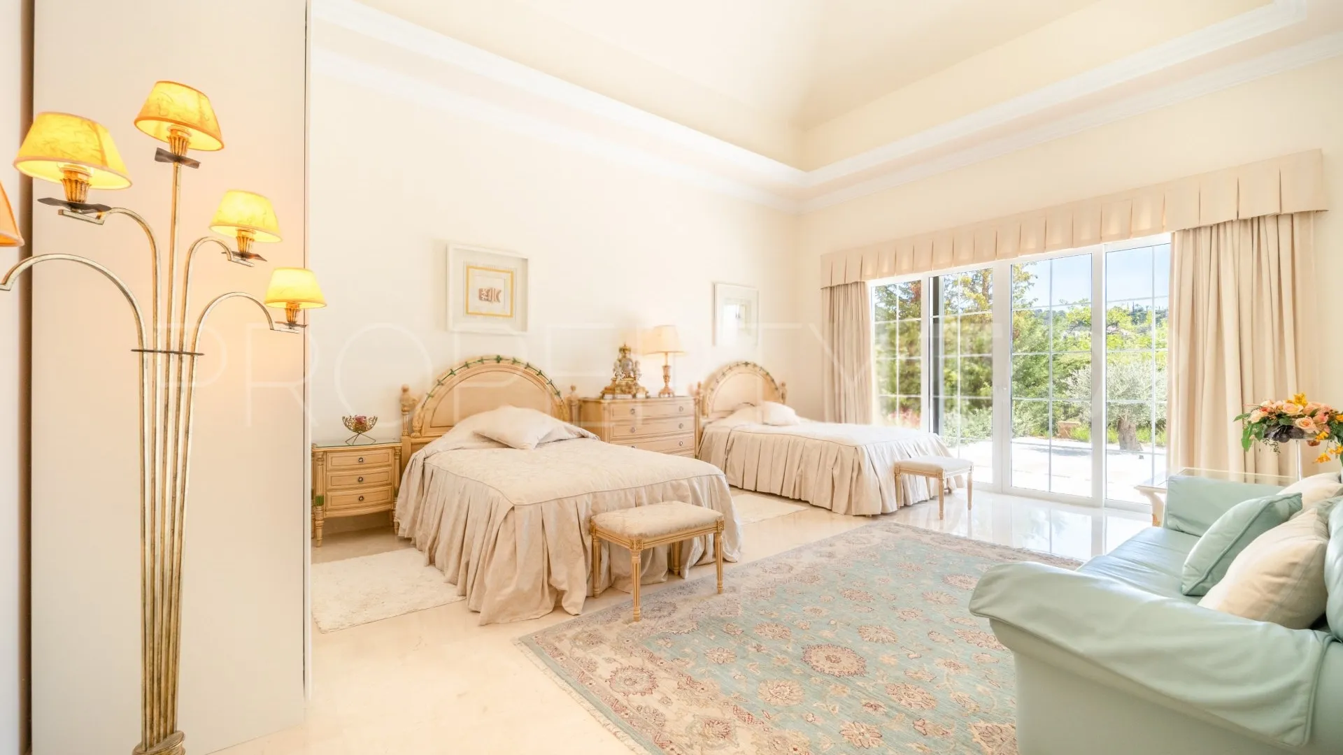 Buy villa in La Zagaleta with 5 bedrooms