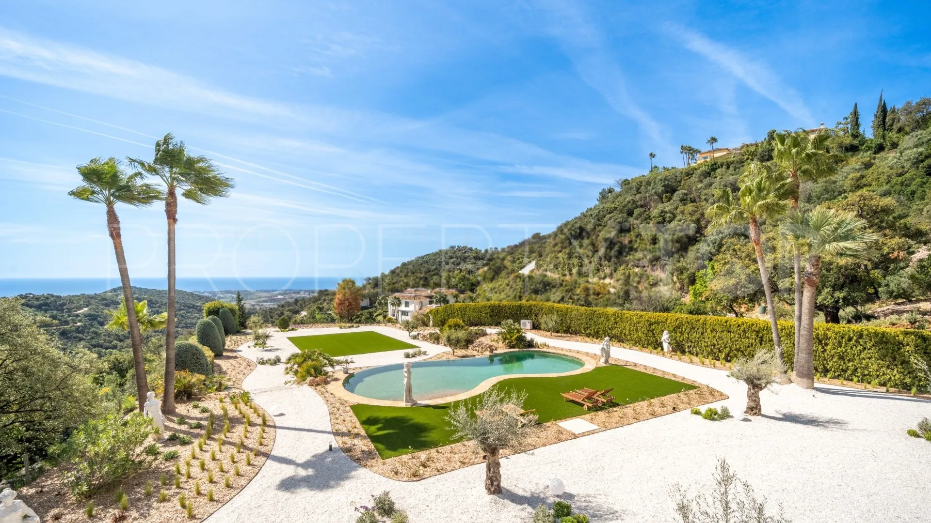 Buy villa in La Zagaleta with 5 bedrooms