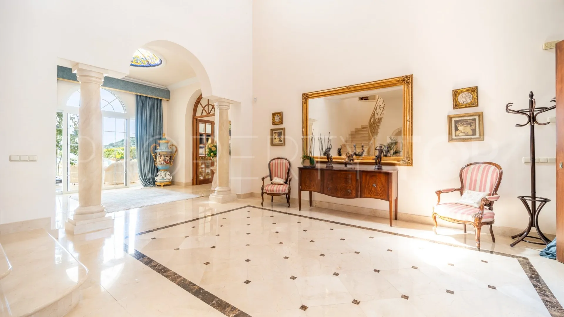Buy villa in La Zagaleta with 5 bedrooms