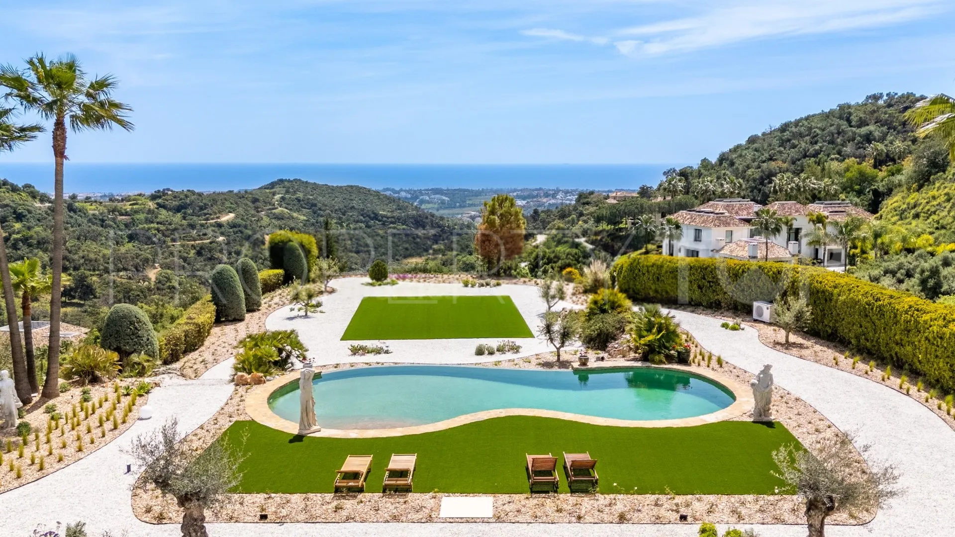 Buy villa in La Zagaleta with 5 bedrooms