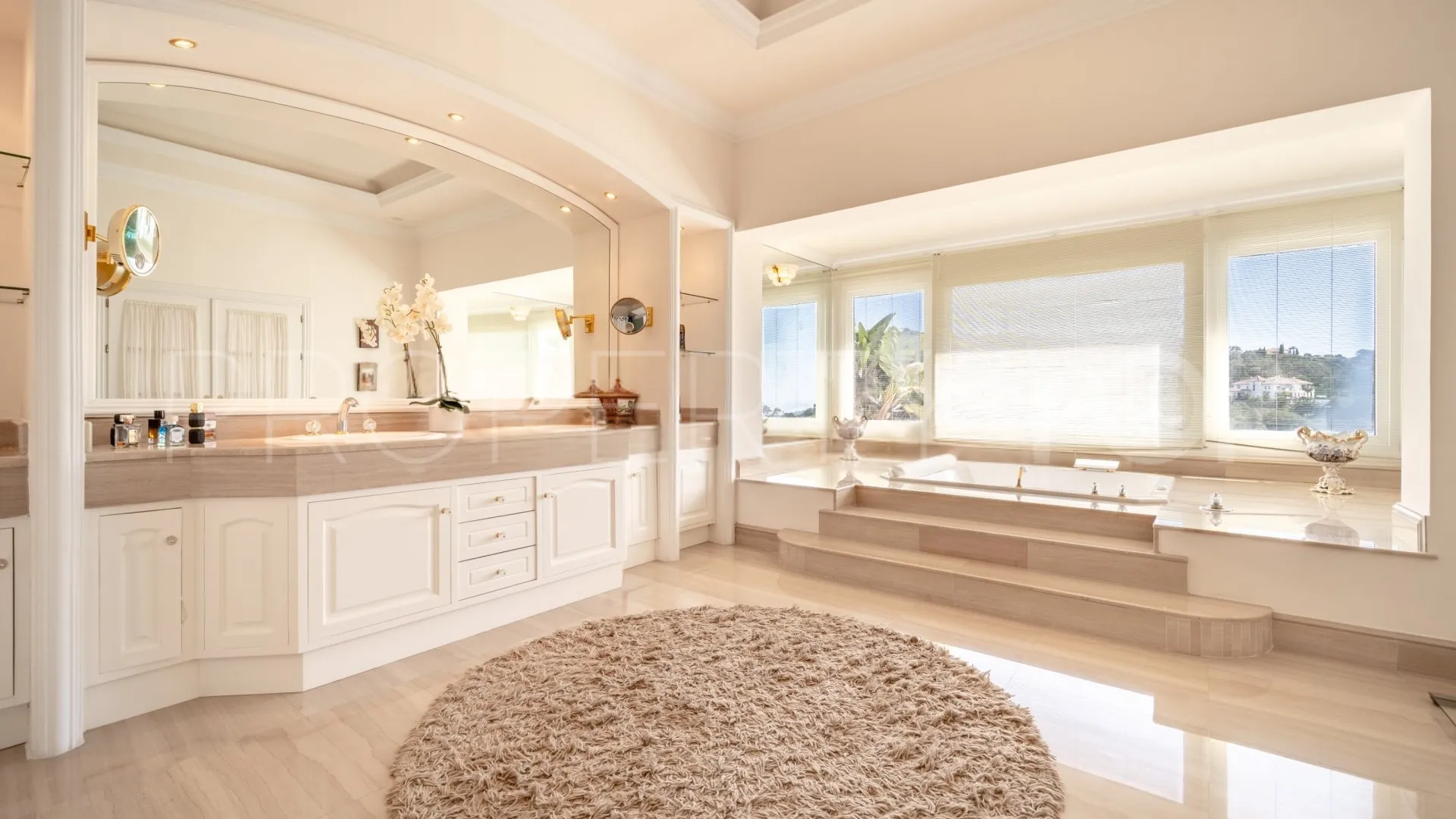 Buy villa in La Zagaleta with 5 bedrooms