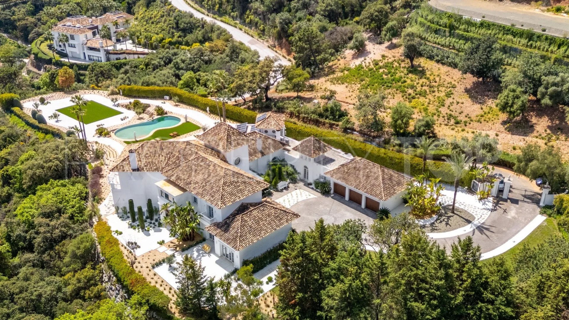 Buy villa in La Zagaleta with 5 bedrooms