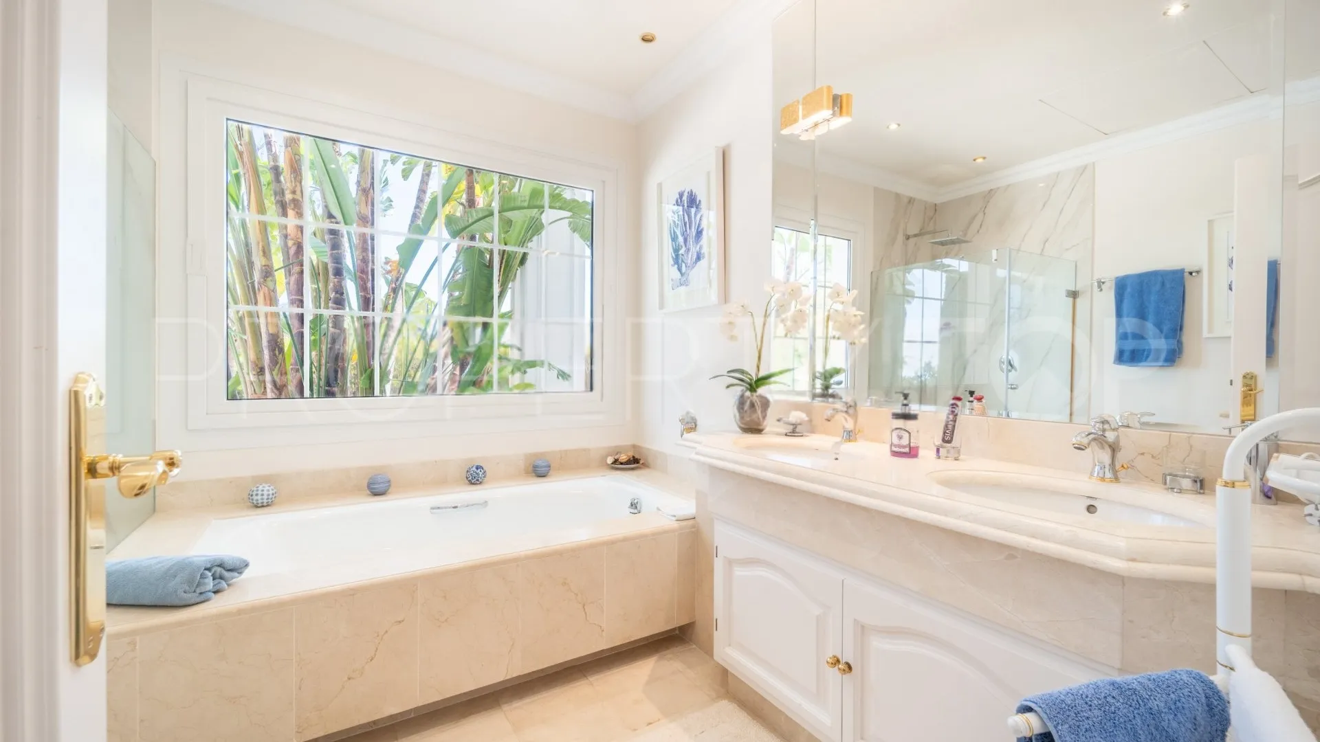 Buy villa in La Zagaleta with 5 bedrooms