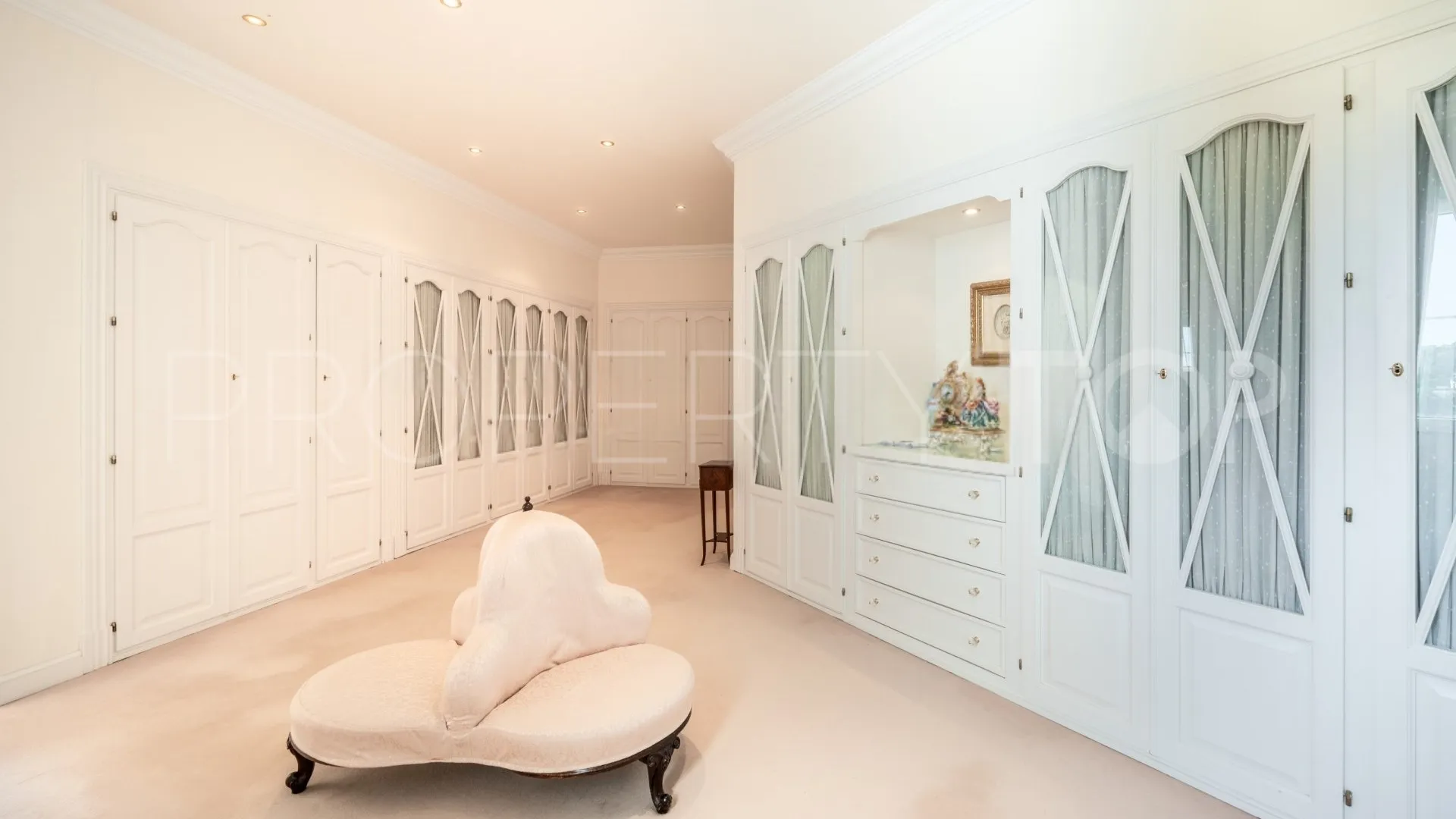 Buy villa in La Zagaleta with 5 bedrooms