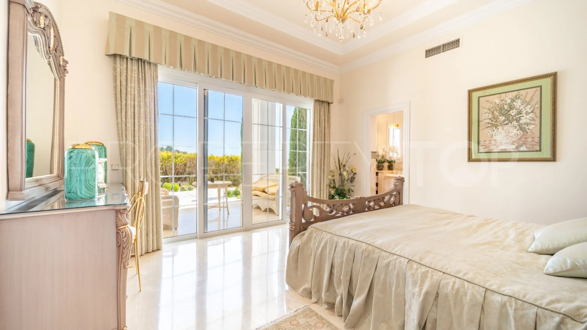 Buy villa in La Zagaleta with 5 bedrooms