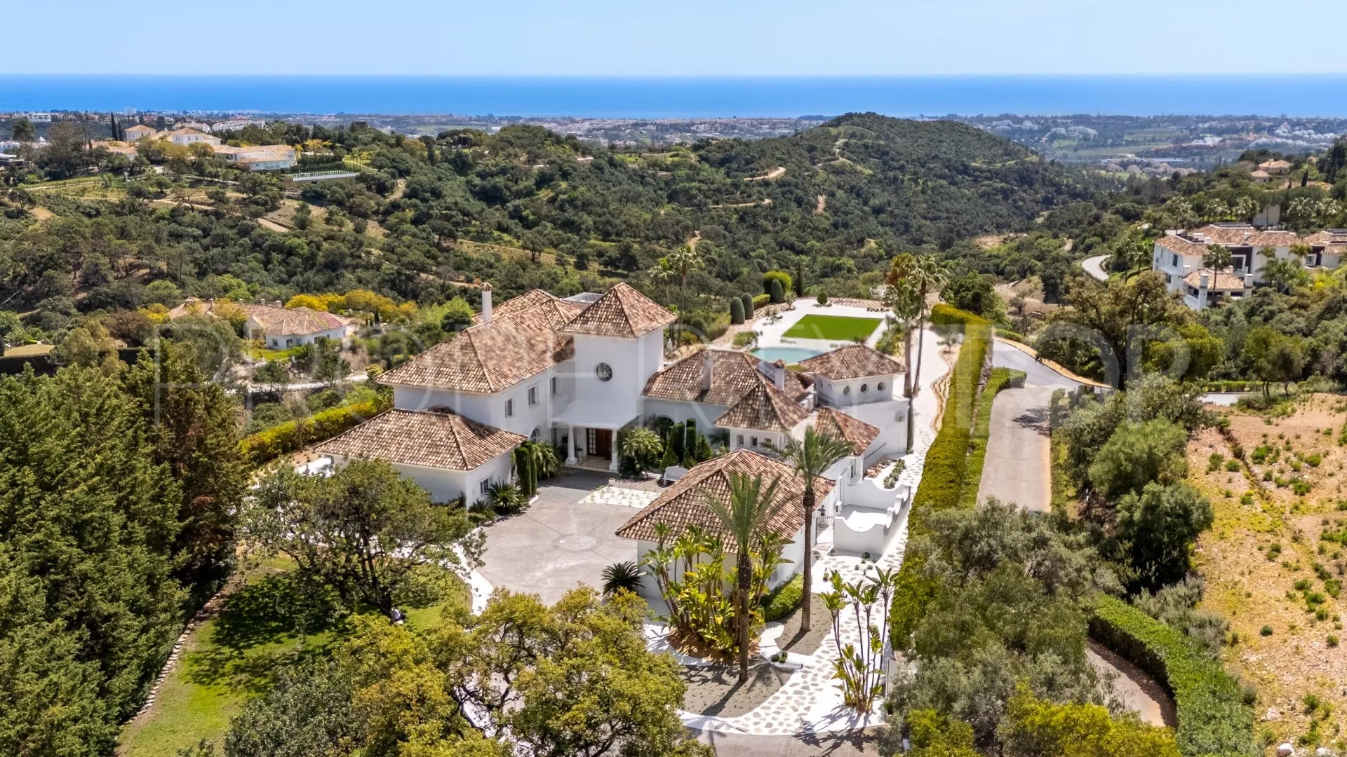 Buy villa in La Zagaleta with 5 bedrooms