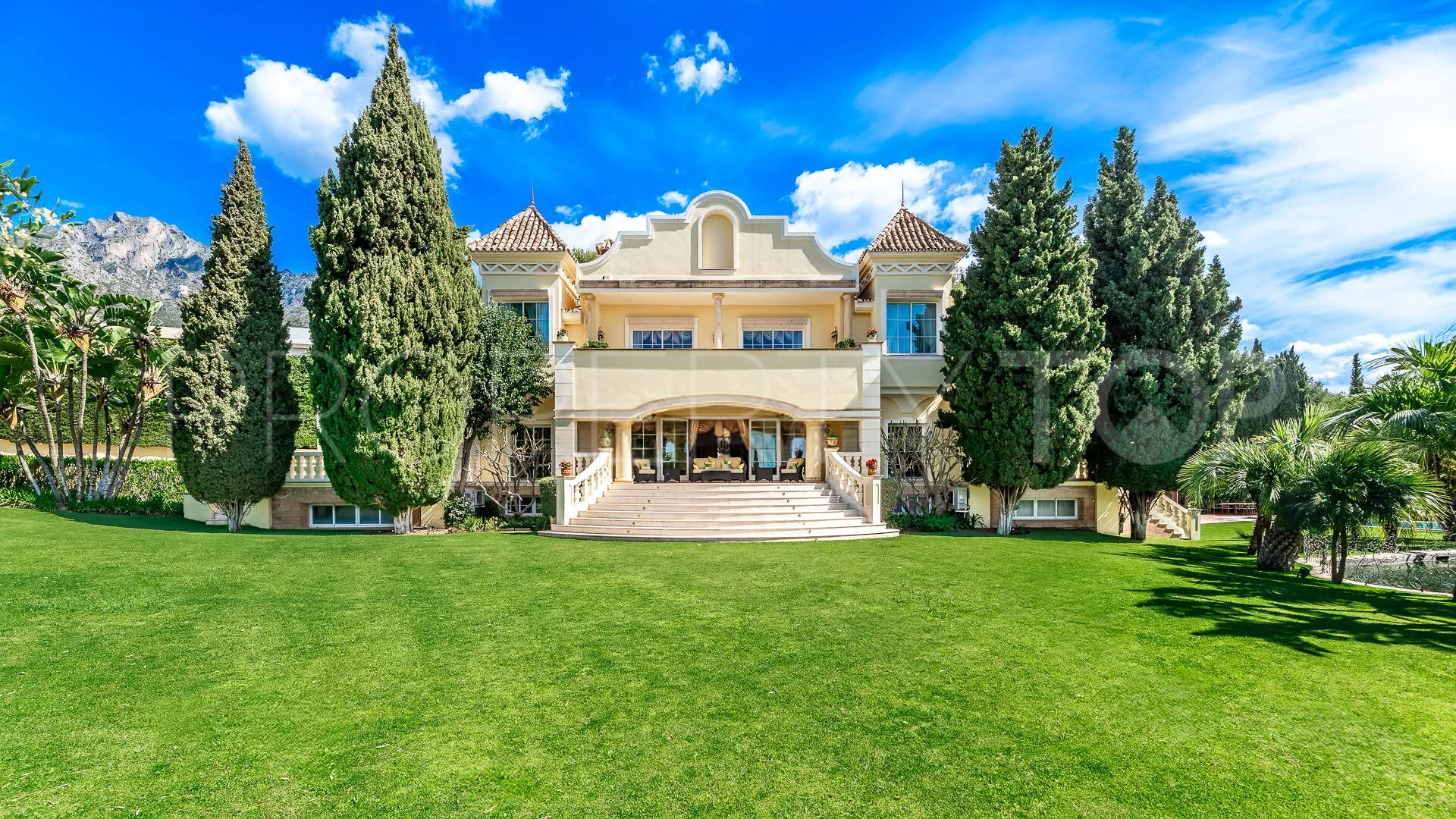 For sale Sierra Blanca villa