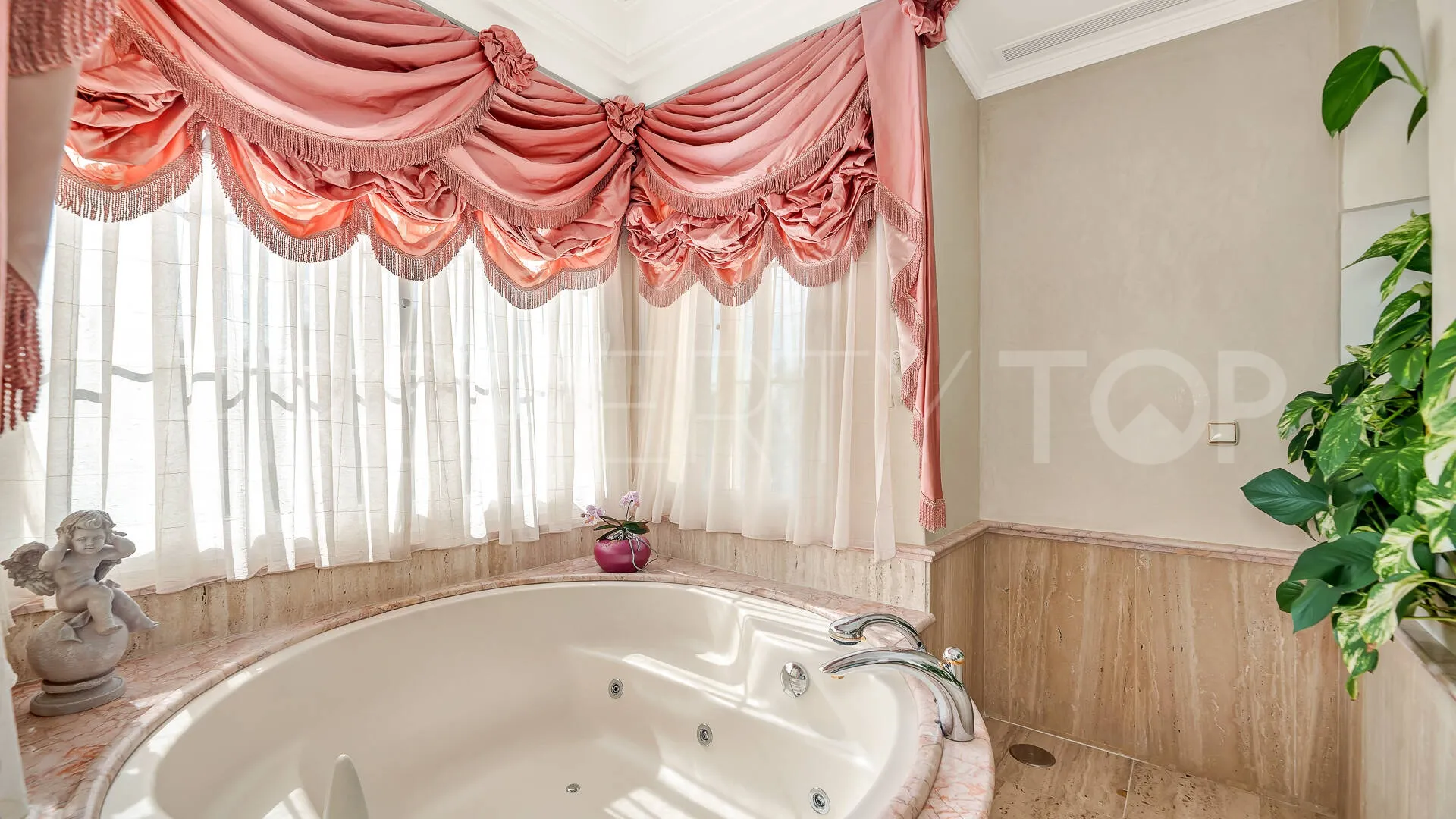 For sale Sierra Blanca villa