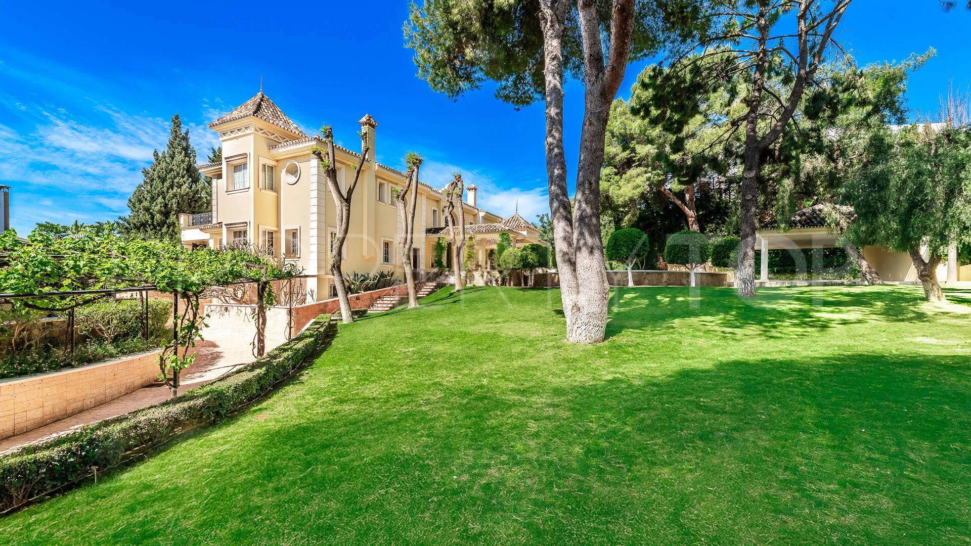 For sale Sierra Blanca villa
