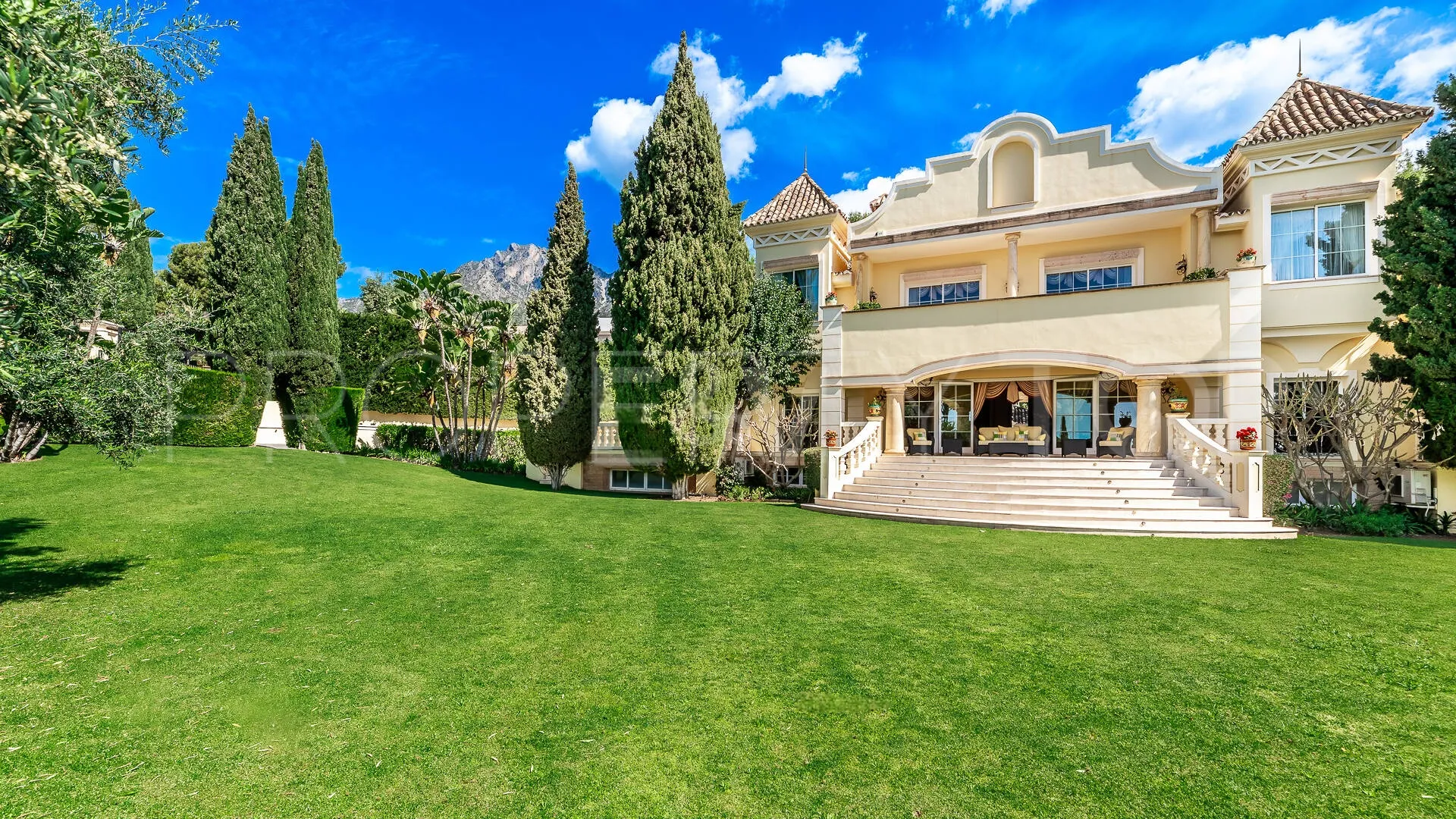 For sale Sierra Blanca villa