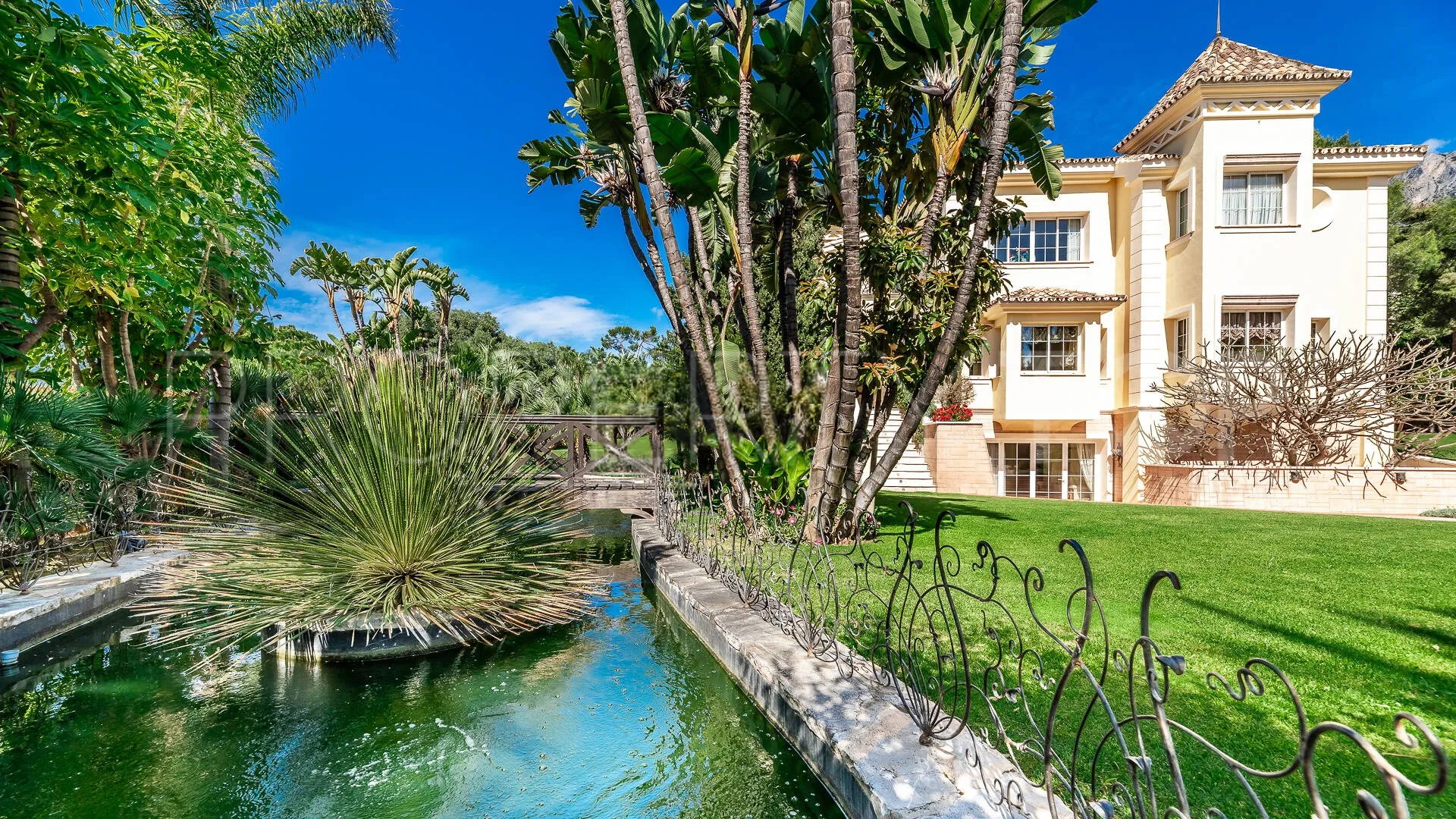 For sale Sierra Blanca villa