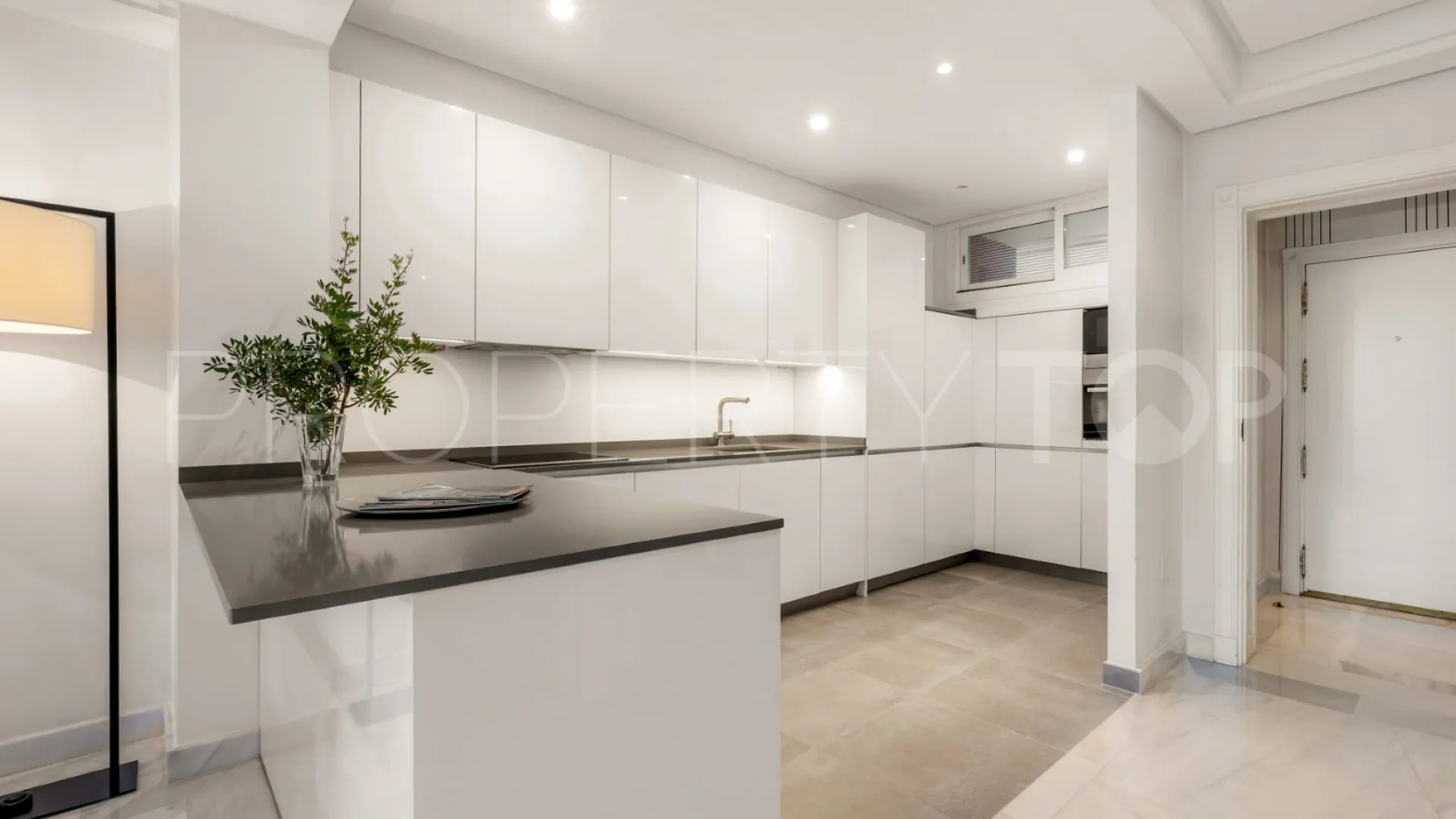 For sale apartment with 2 bedrooms in Golden Mile