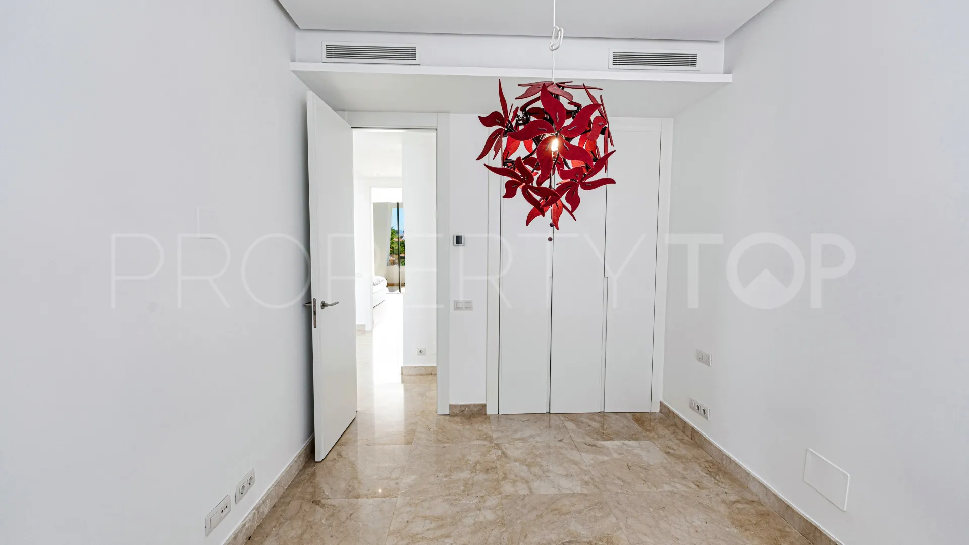 4 bedrooms town house in Rio Real for sale
