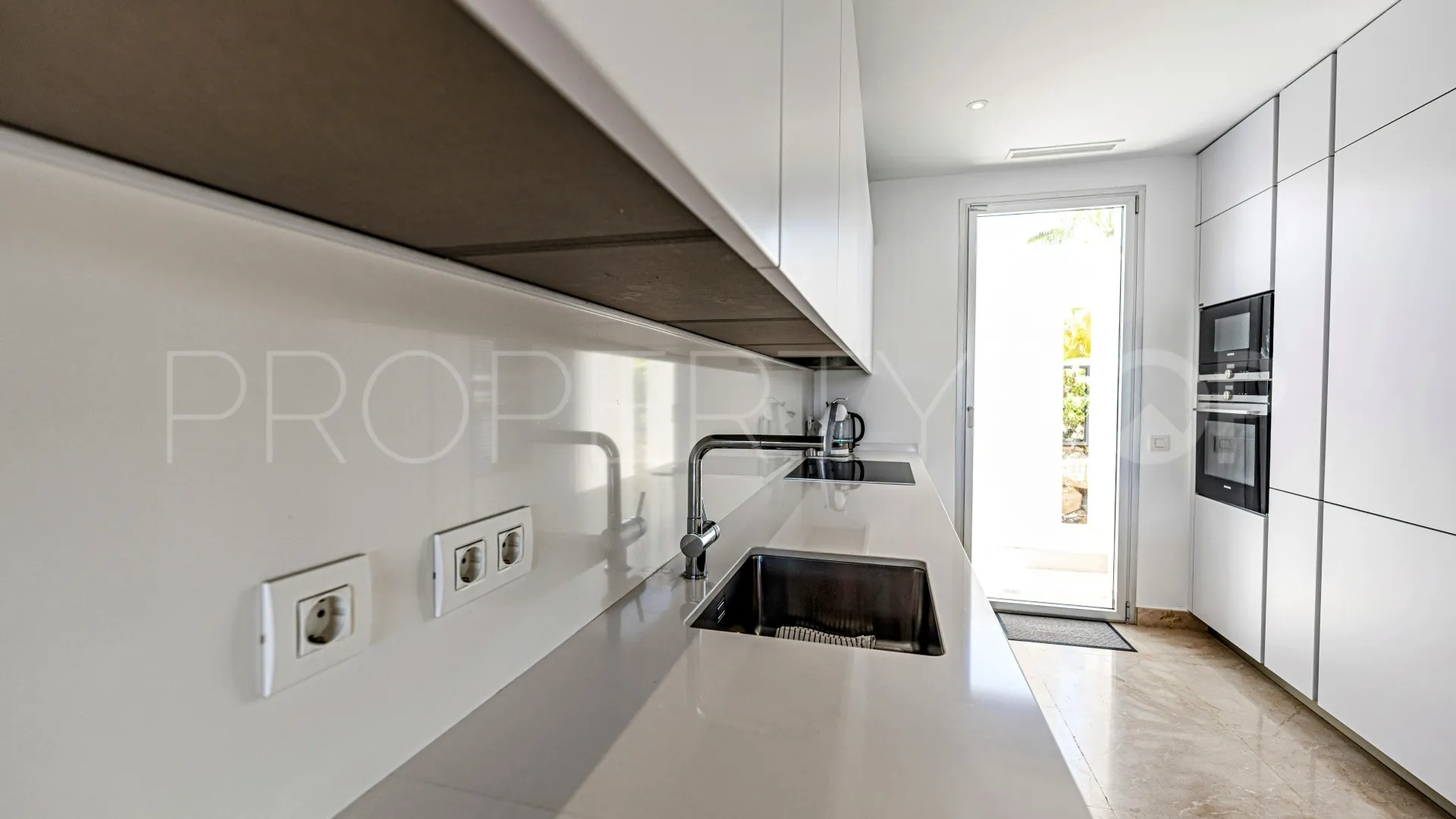 4 bedrooms town house in Rio Real for sale