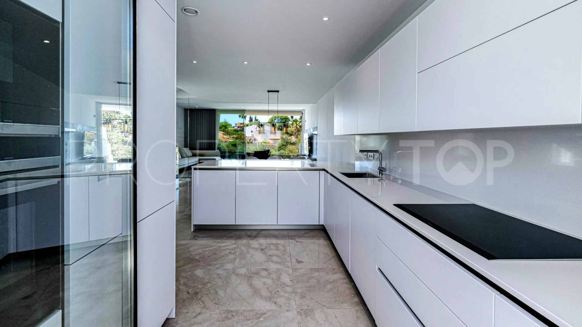 4 bedrooms town house in Rio Real for sale