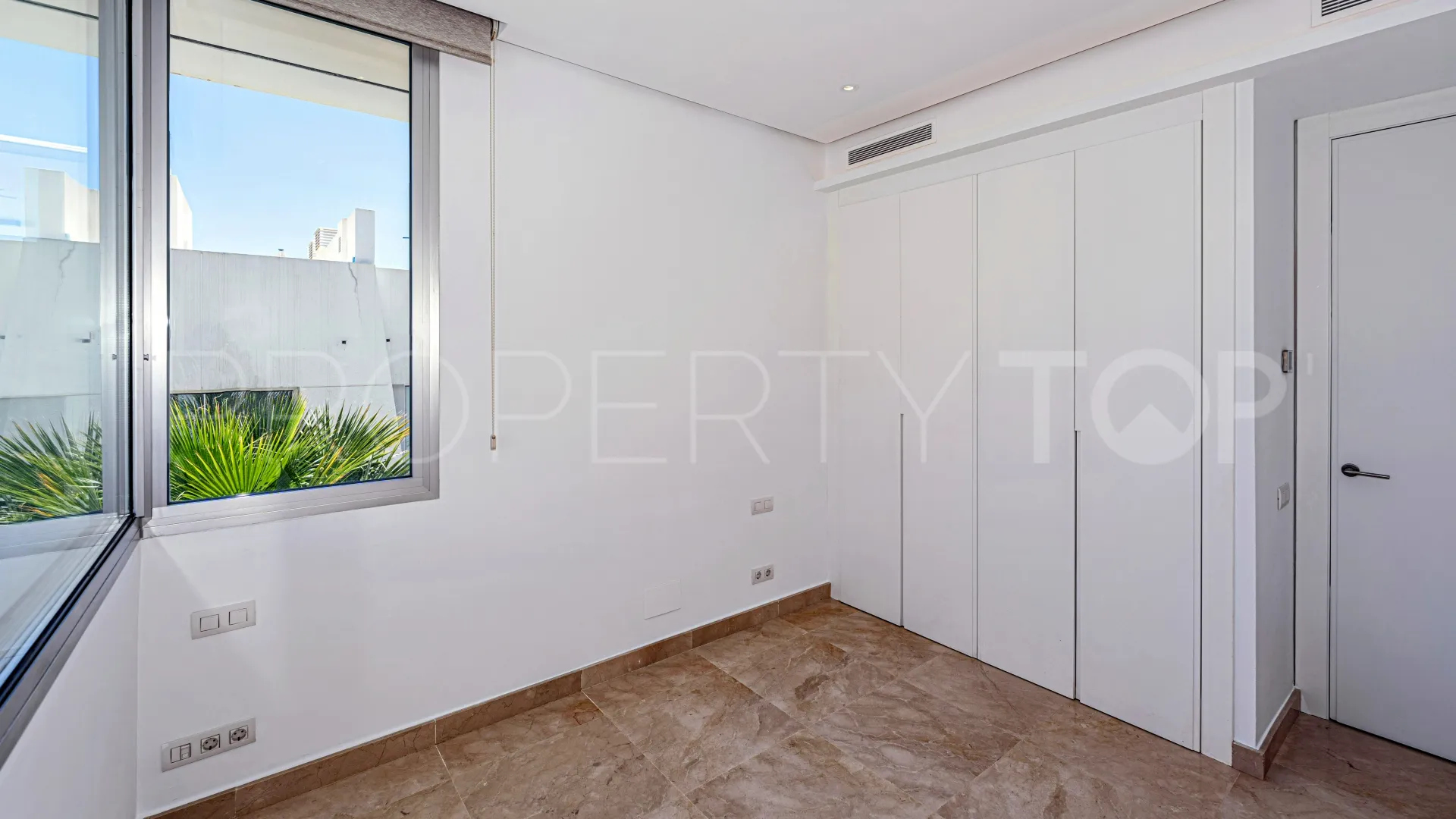 4 bedrooms town house in Rio Real for sale