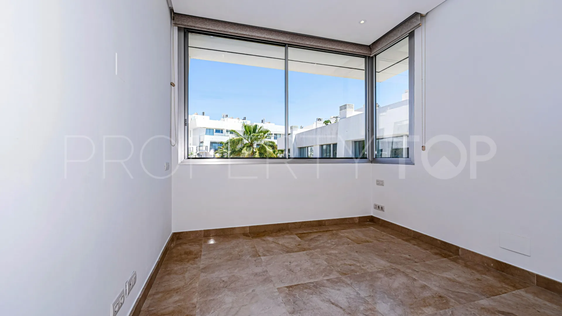 4 bedrooms town house in Rio Real for sale