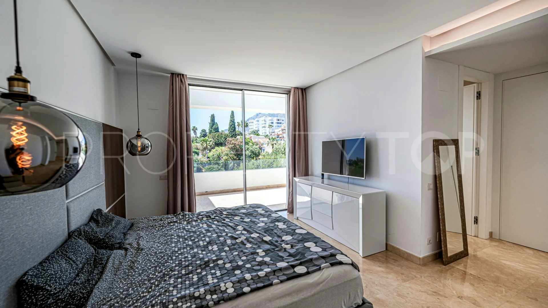 4 bedrooms town house in Rio Real for sale