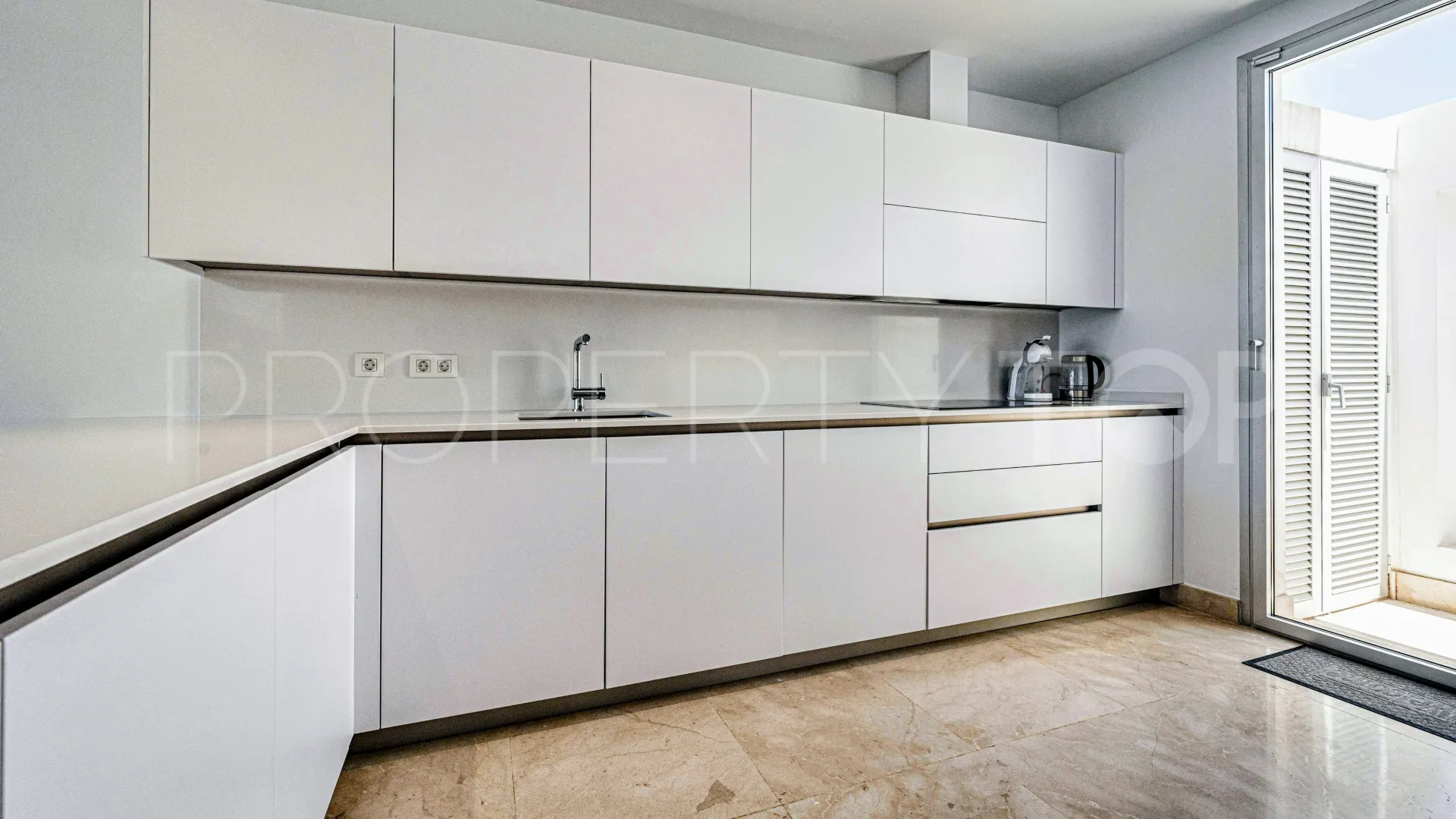 4 bedrooms town house in Rio Real for sale