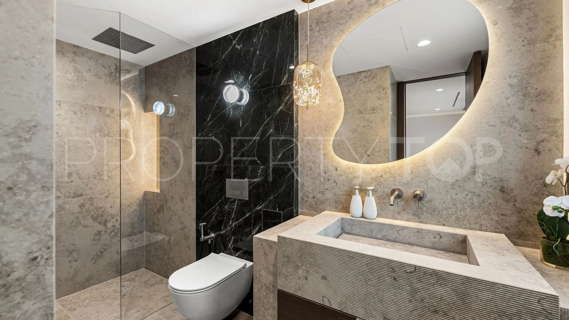 Buy 4 bedrooms villa in Puente Romano
