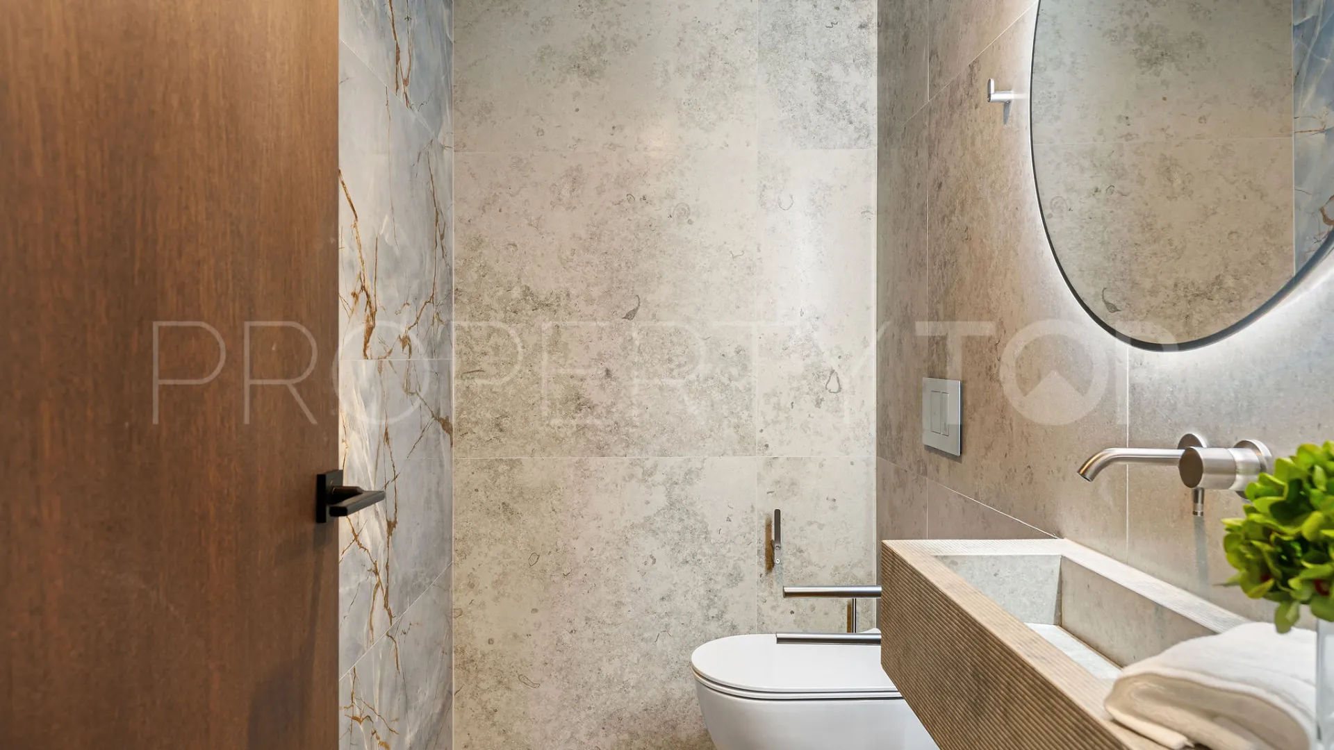 Buy 4 bedrooms villa in Puente Romano