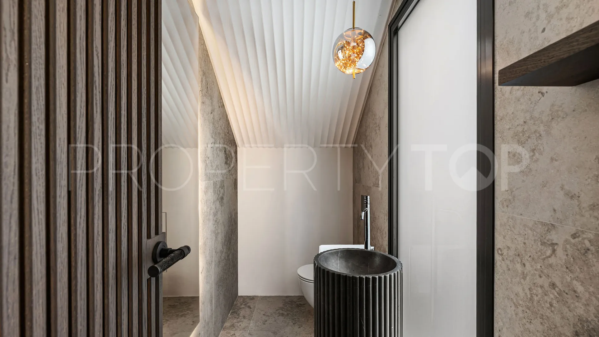 Buy 4 bedrooms villa in Puente Romano