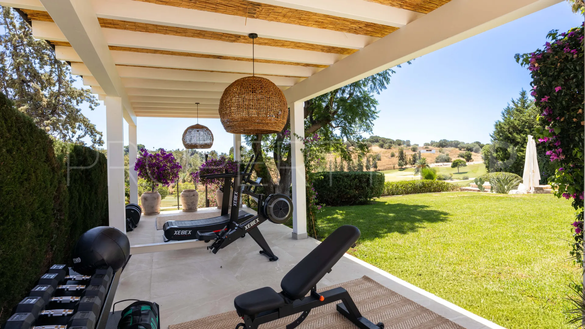 For sale villa in Altos del Paraiso