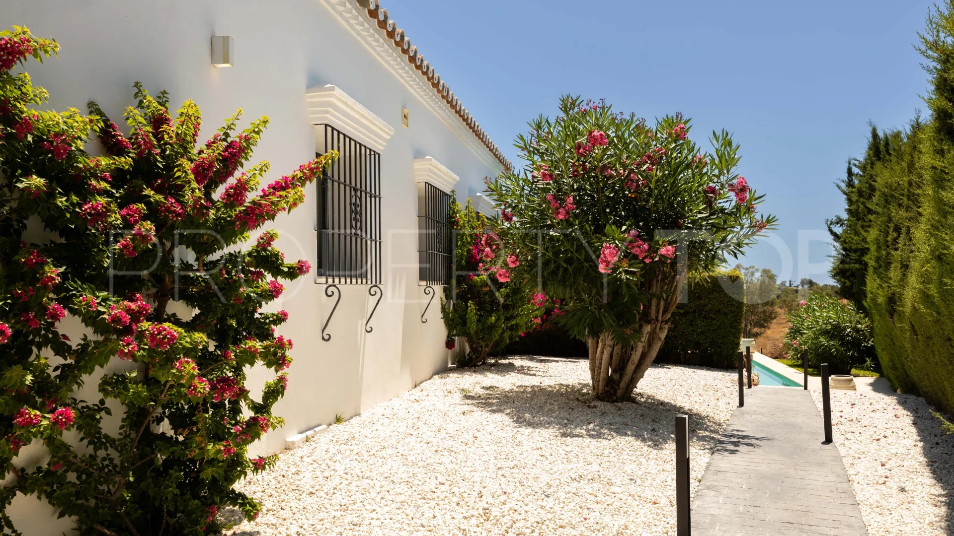 For sale villa in Altos del Paraiso