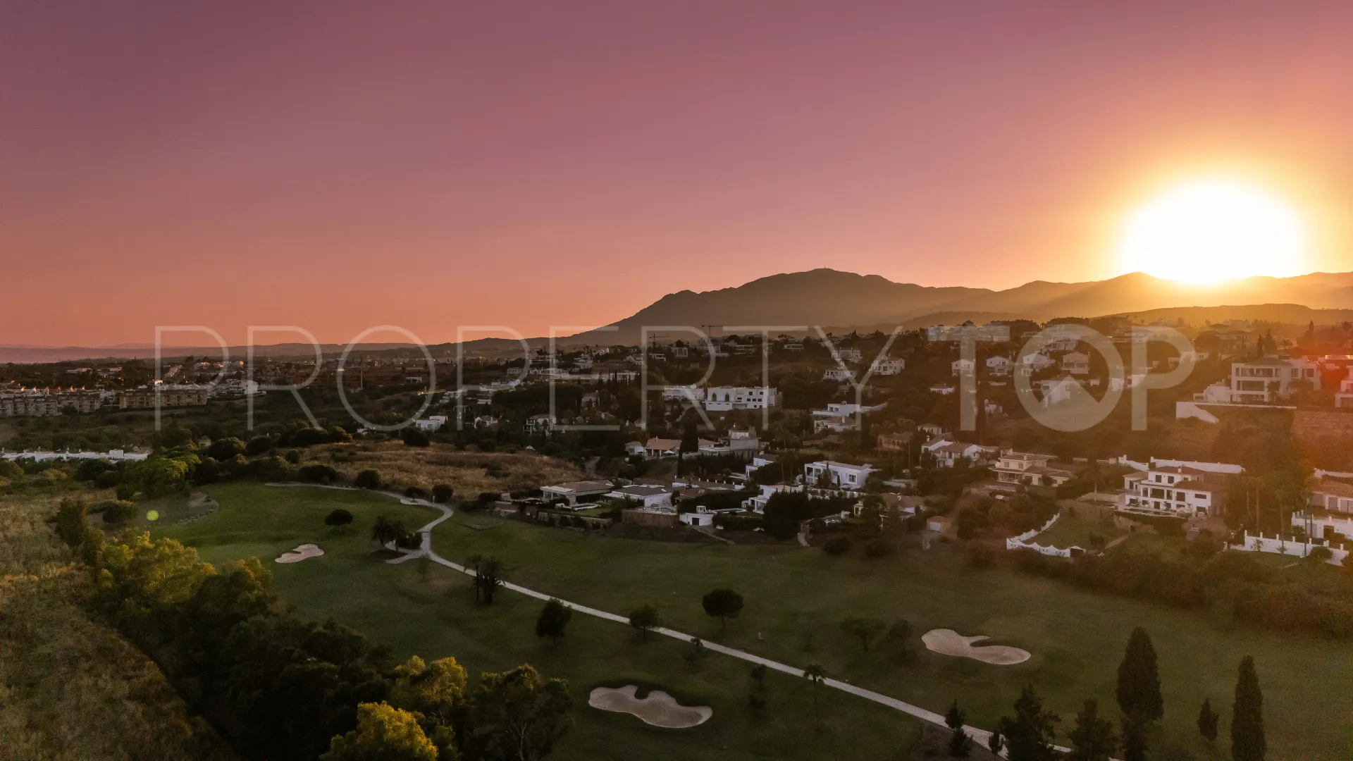 For sale villa in Altos del Paraiso