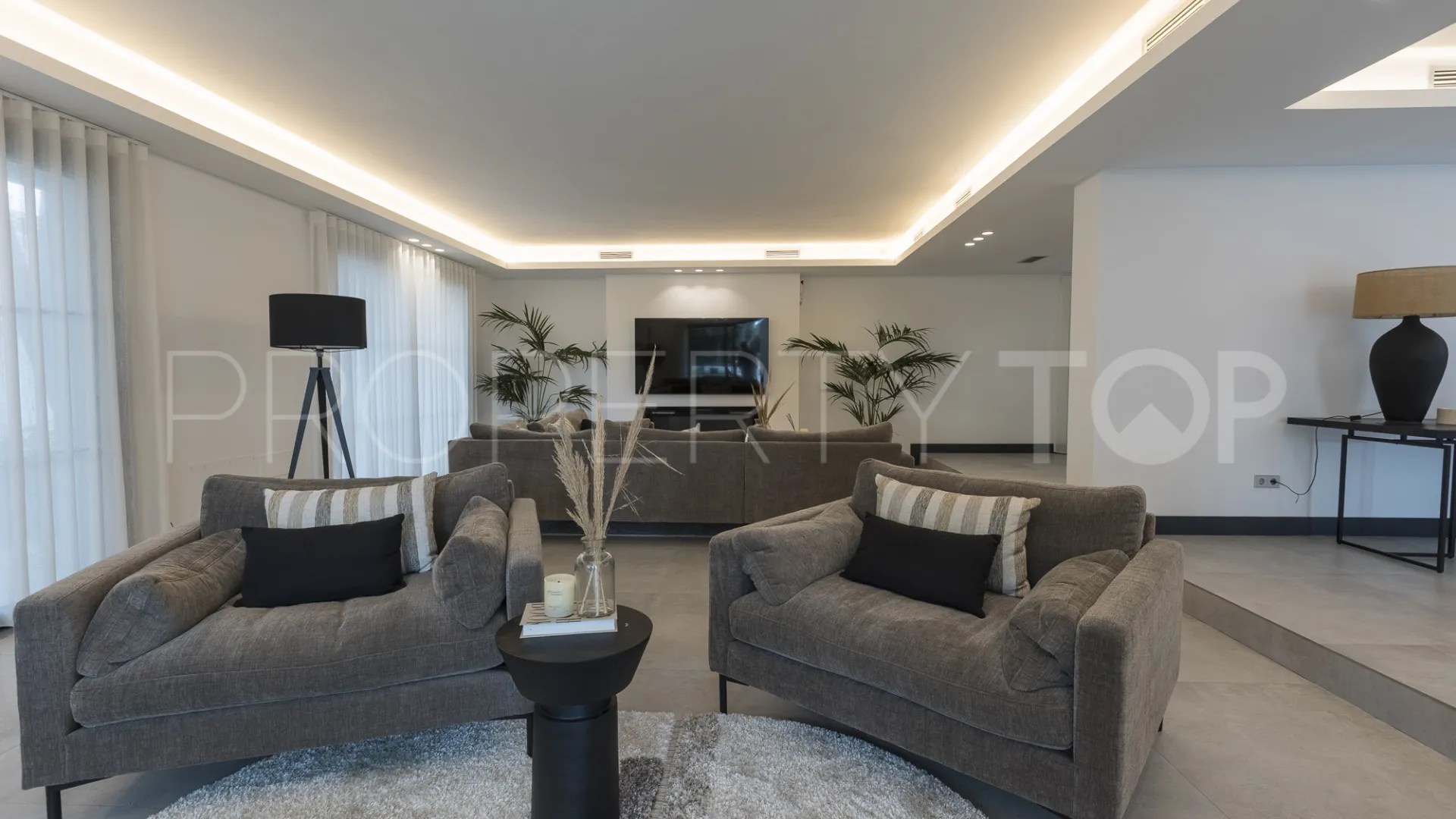 For sale Marbella East villa with 5 bedrooms