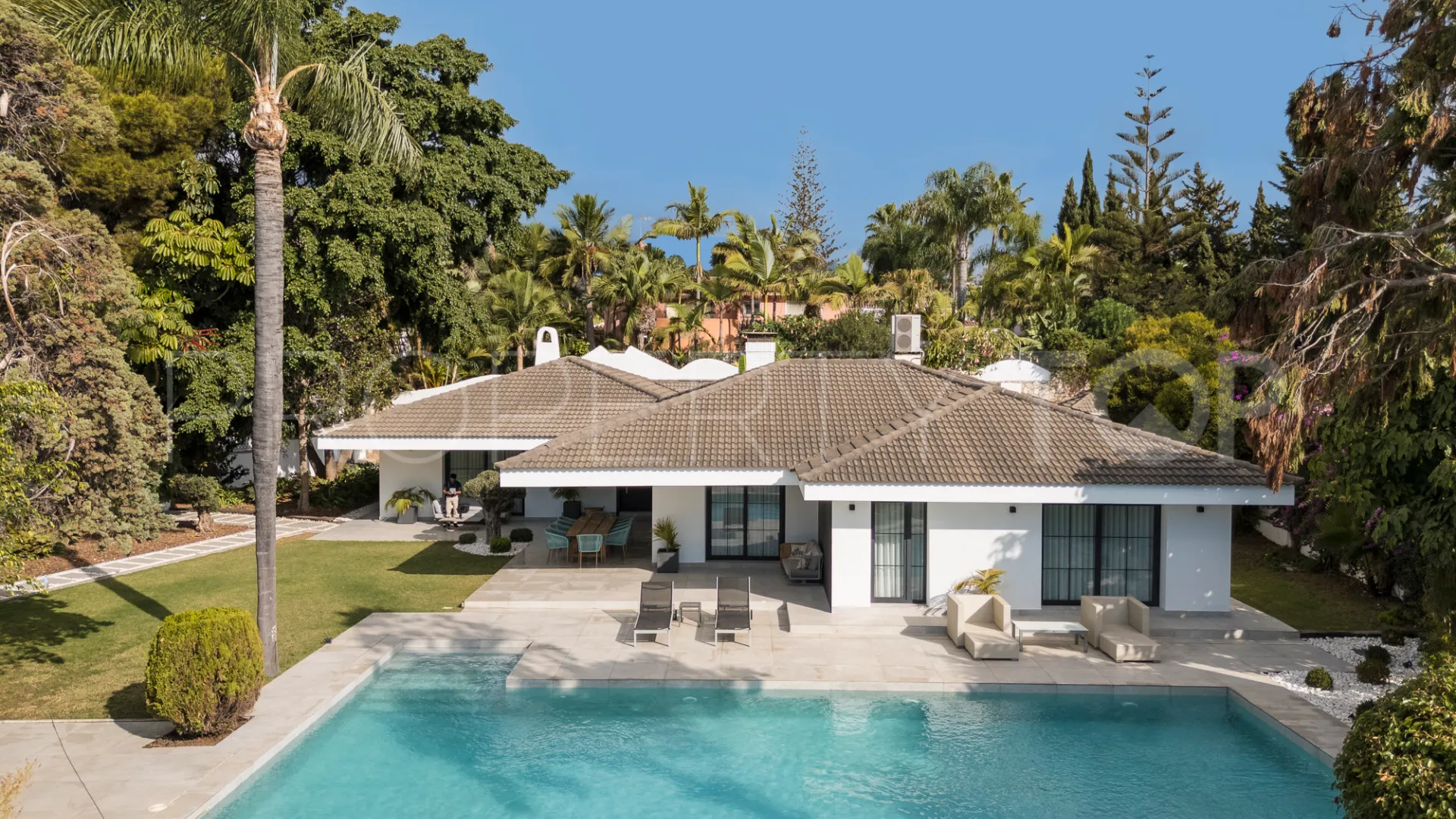 For sale Marbella East villa with 5 bedrooms