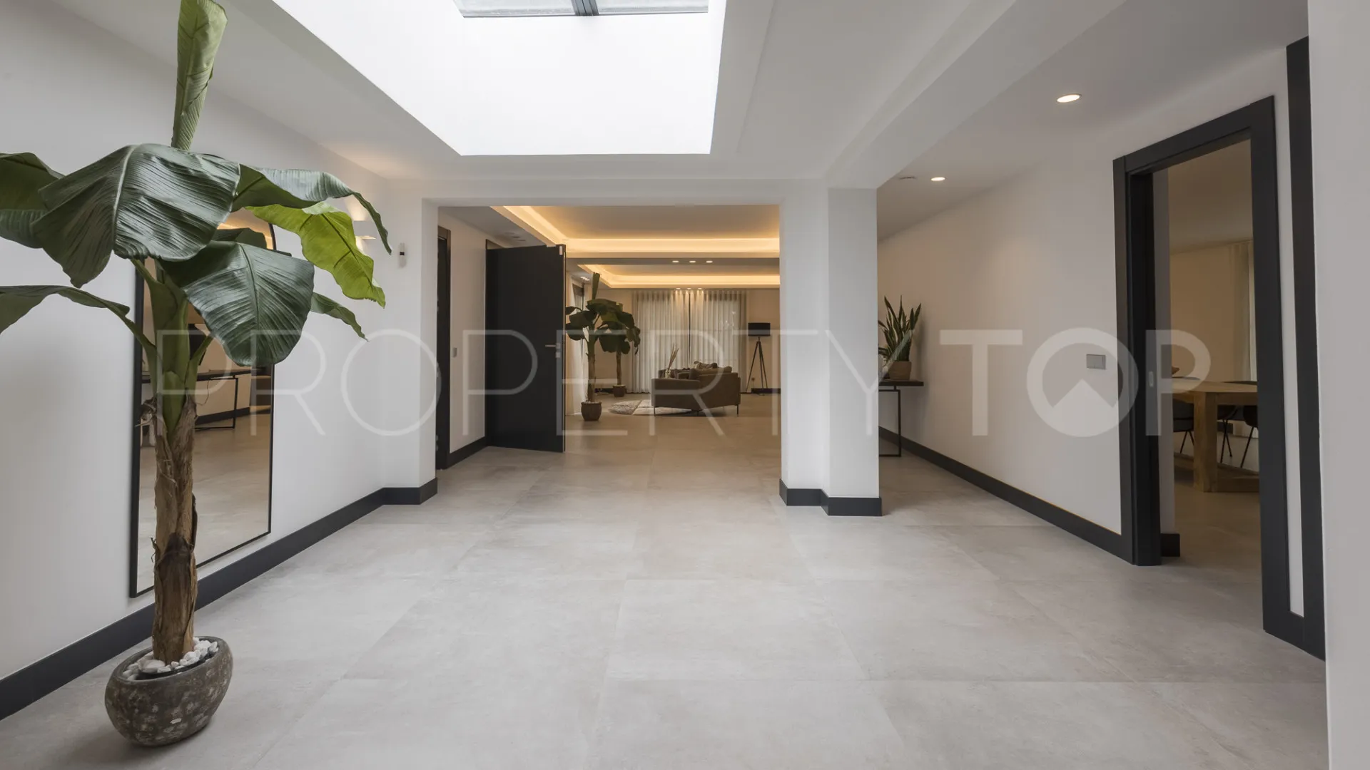 For sale Marbella East villa with 5 bedrooms