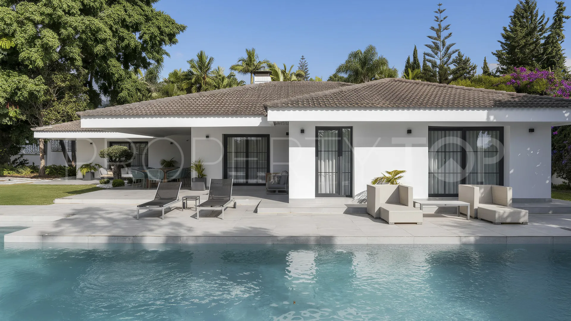For sale Marbella East villa with 5 bedrooms