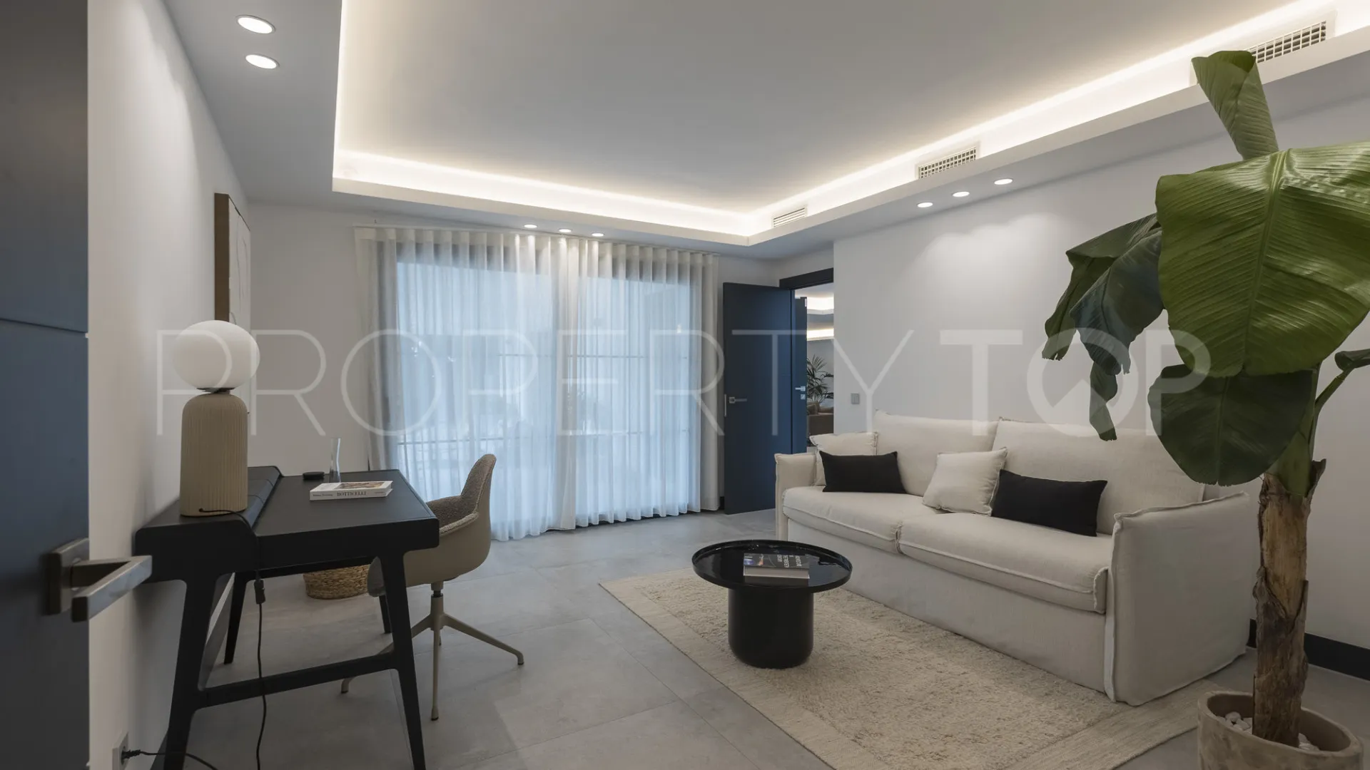 For sale Marbella East villa with 5 bedrooms