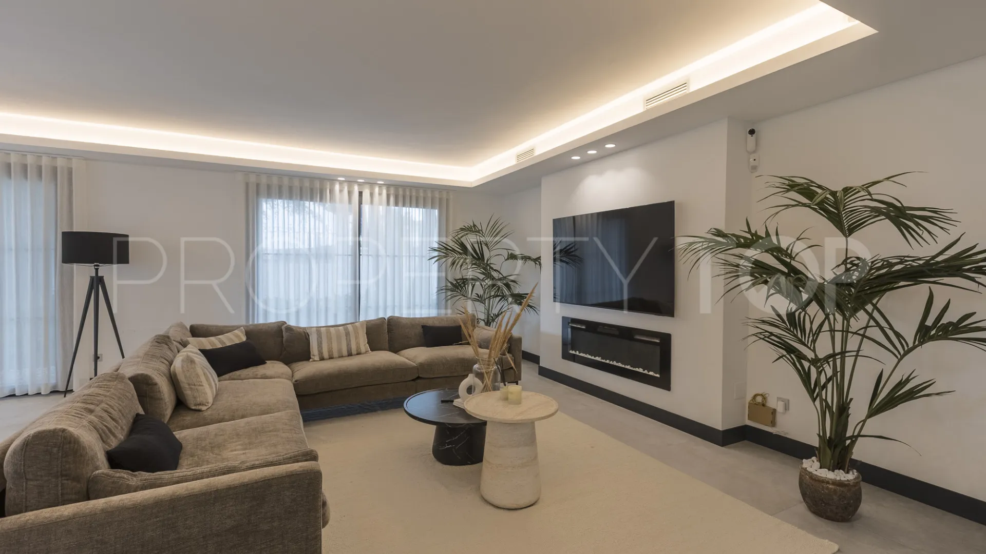 For sale Marbella East villa with 5 bedrooms