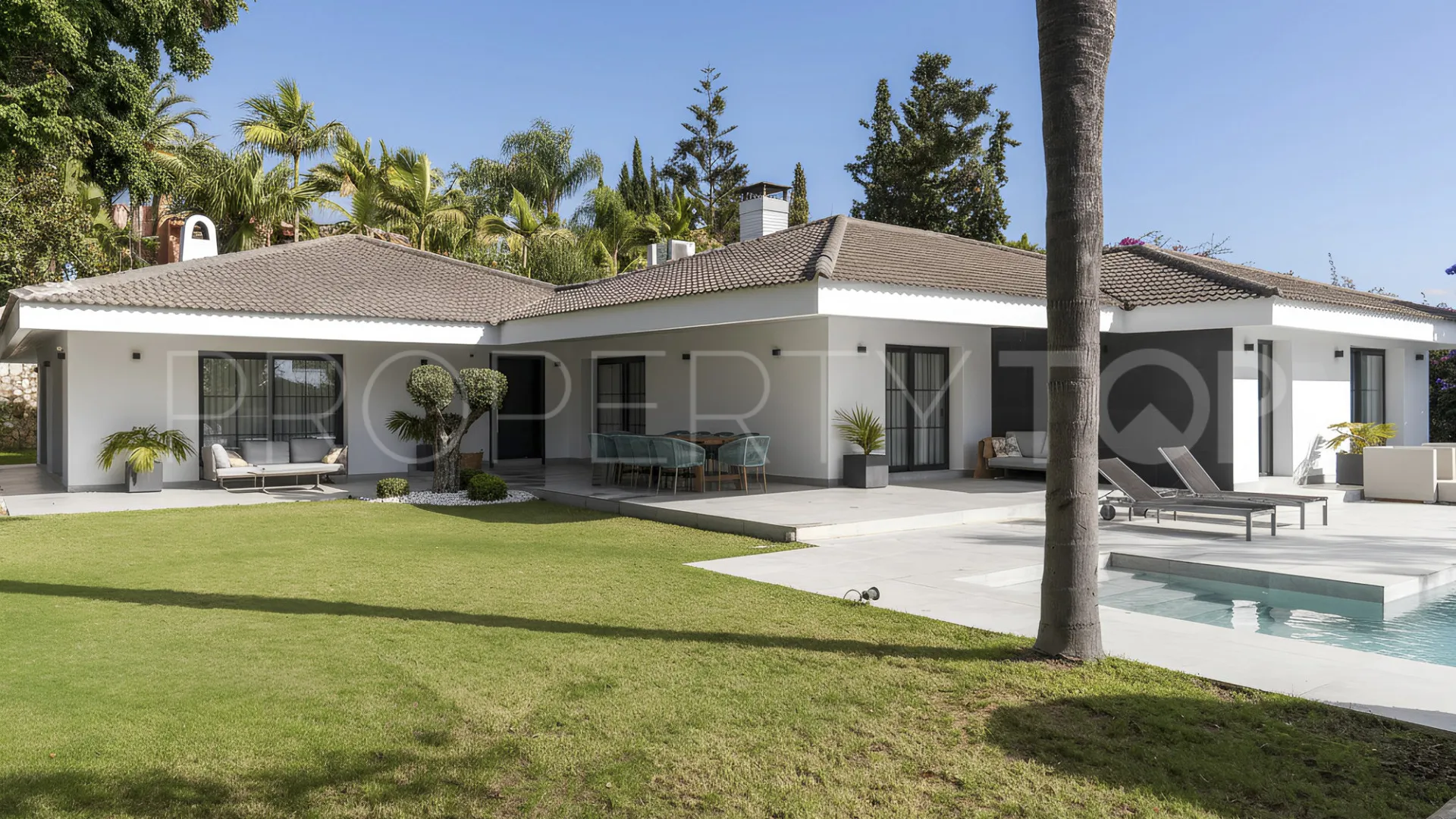 For sale Marbella East villa with 5 bedrooms