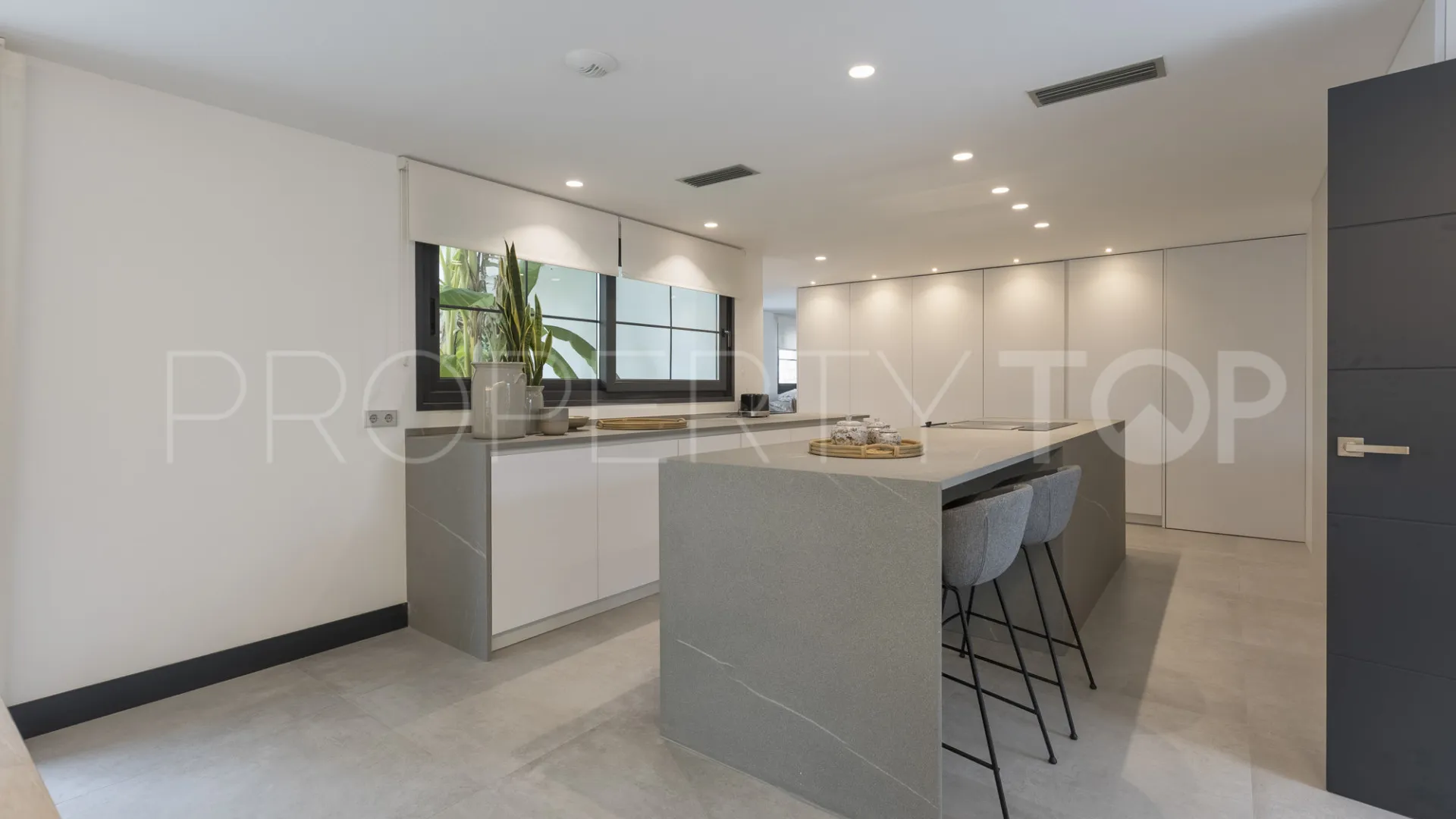 For sale Marbella East villa with 5 bedrooms