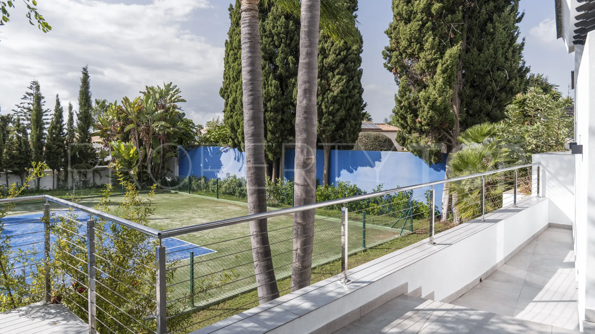 For sale Marbella East villa with 5 bedrooms
