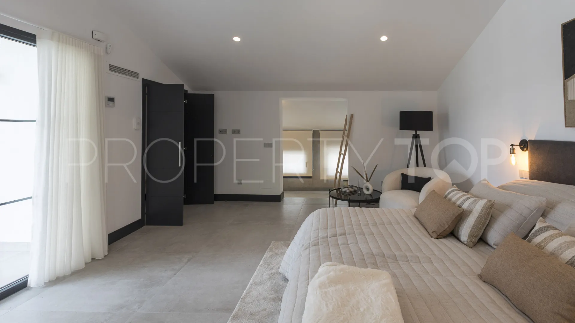For sale Marbella East villa with 5 bedrooms
