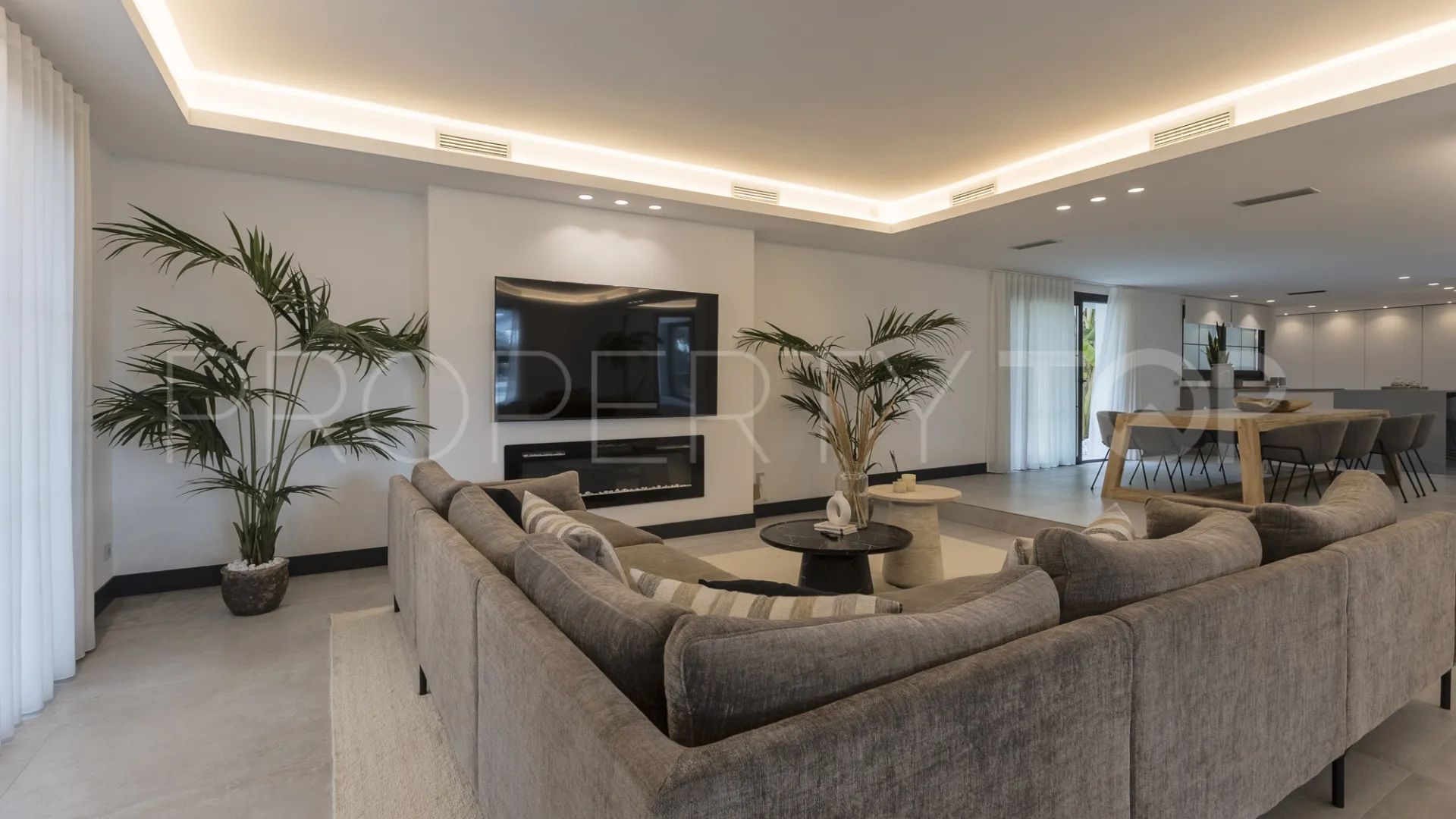 For sale Marbella East villa with 5 bedrooms
