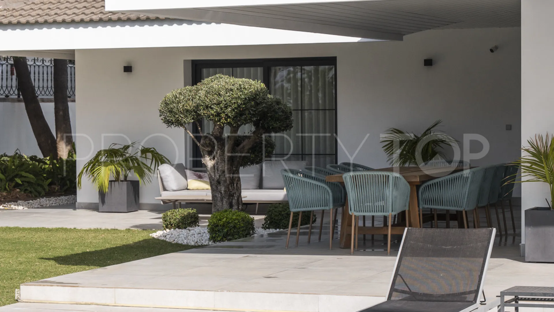 For sale Marbella East villa with 5 bedrooms