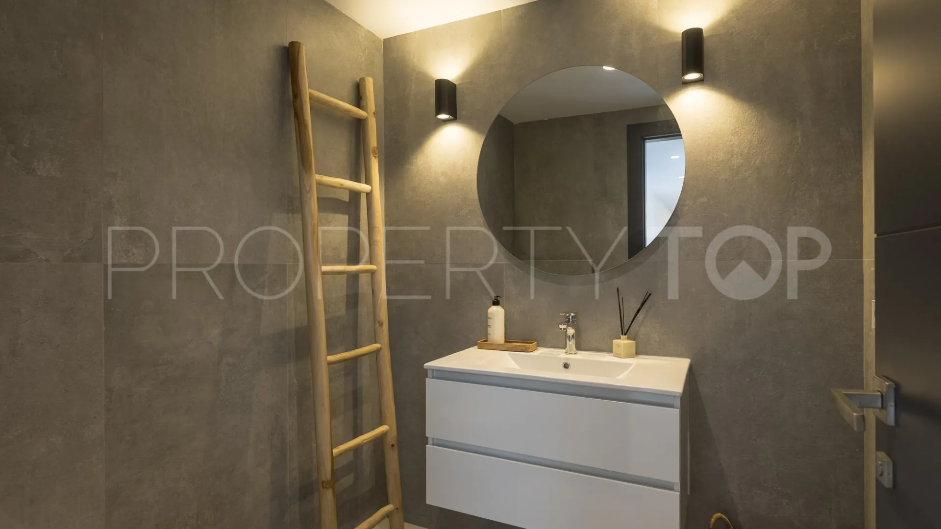 For sale Marbella East villa with 5 bedrooms
