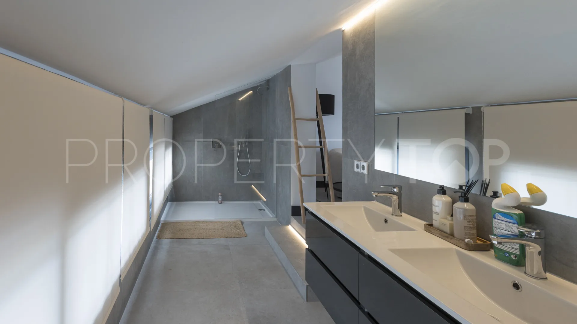 For sale Marbella East villa with 5 bedrooms