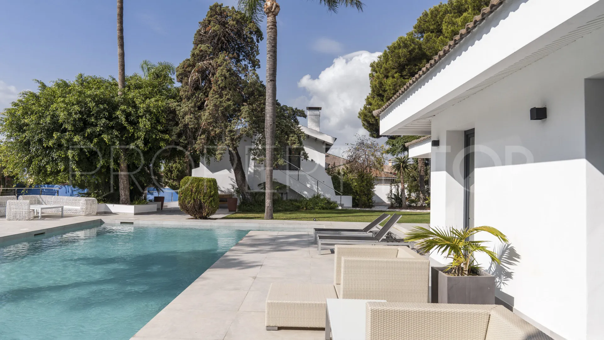 For sale Marbella East villa with 5 bedrooms