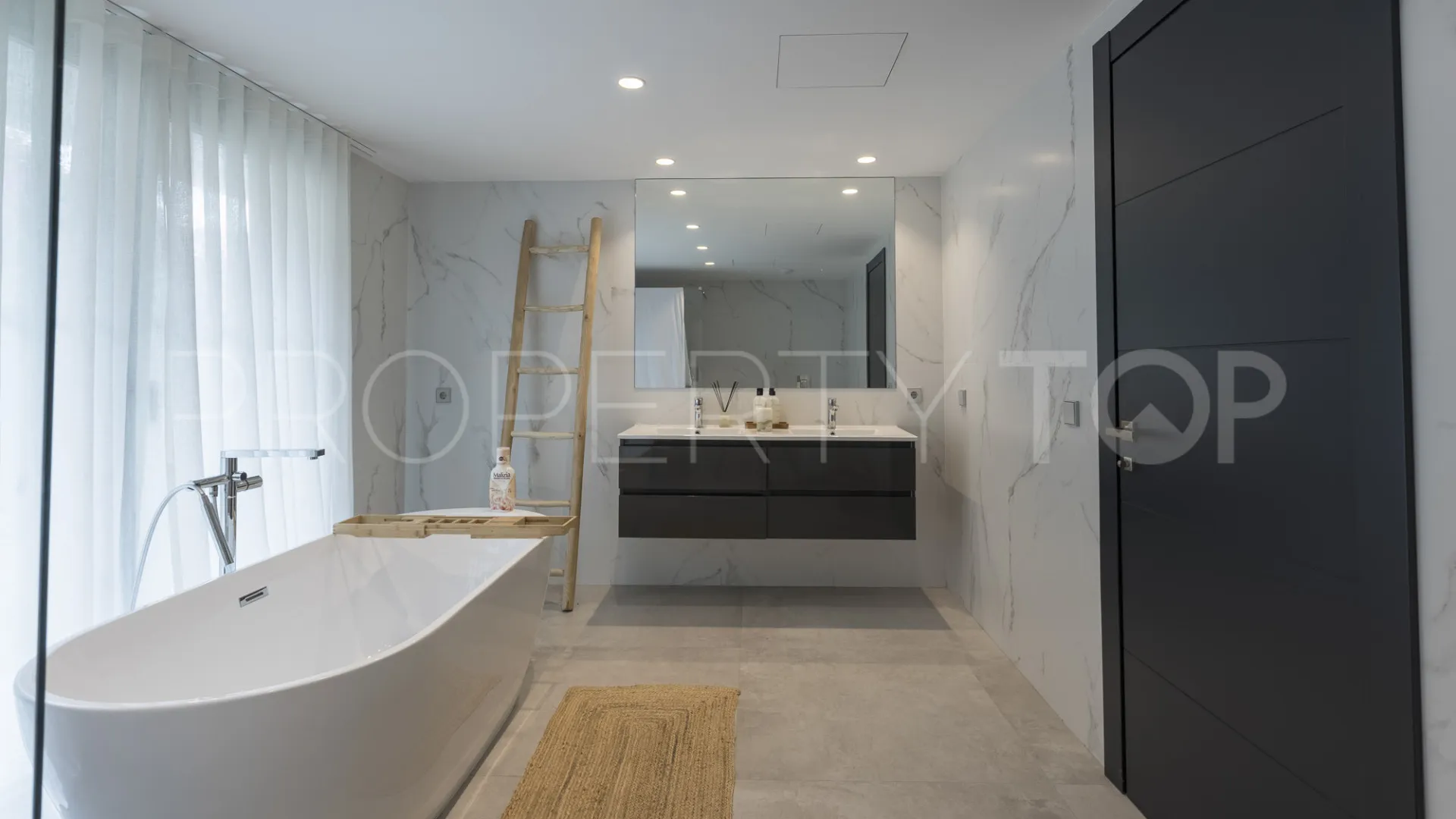 For sale Marbella East villa with 5 bedrooms