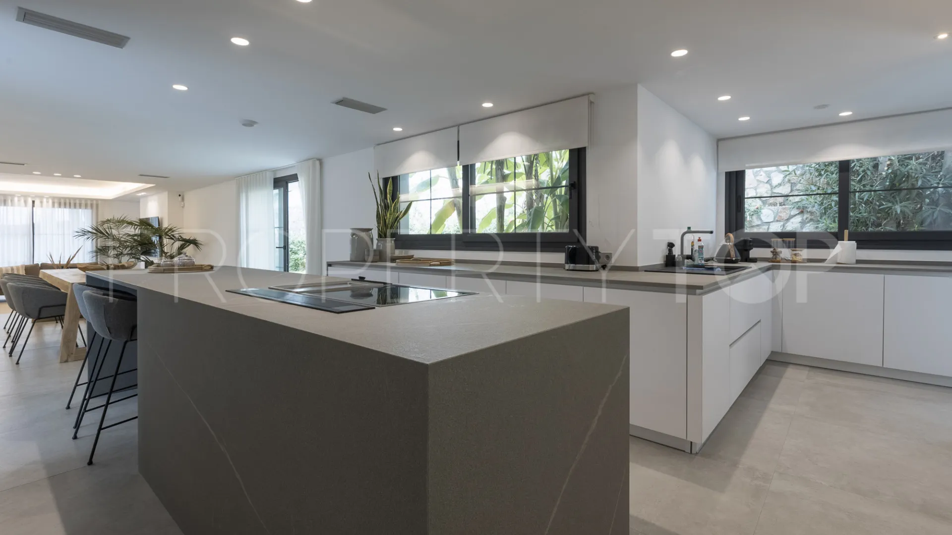 For sale Marbella East villa with 5 bedrooms