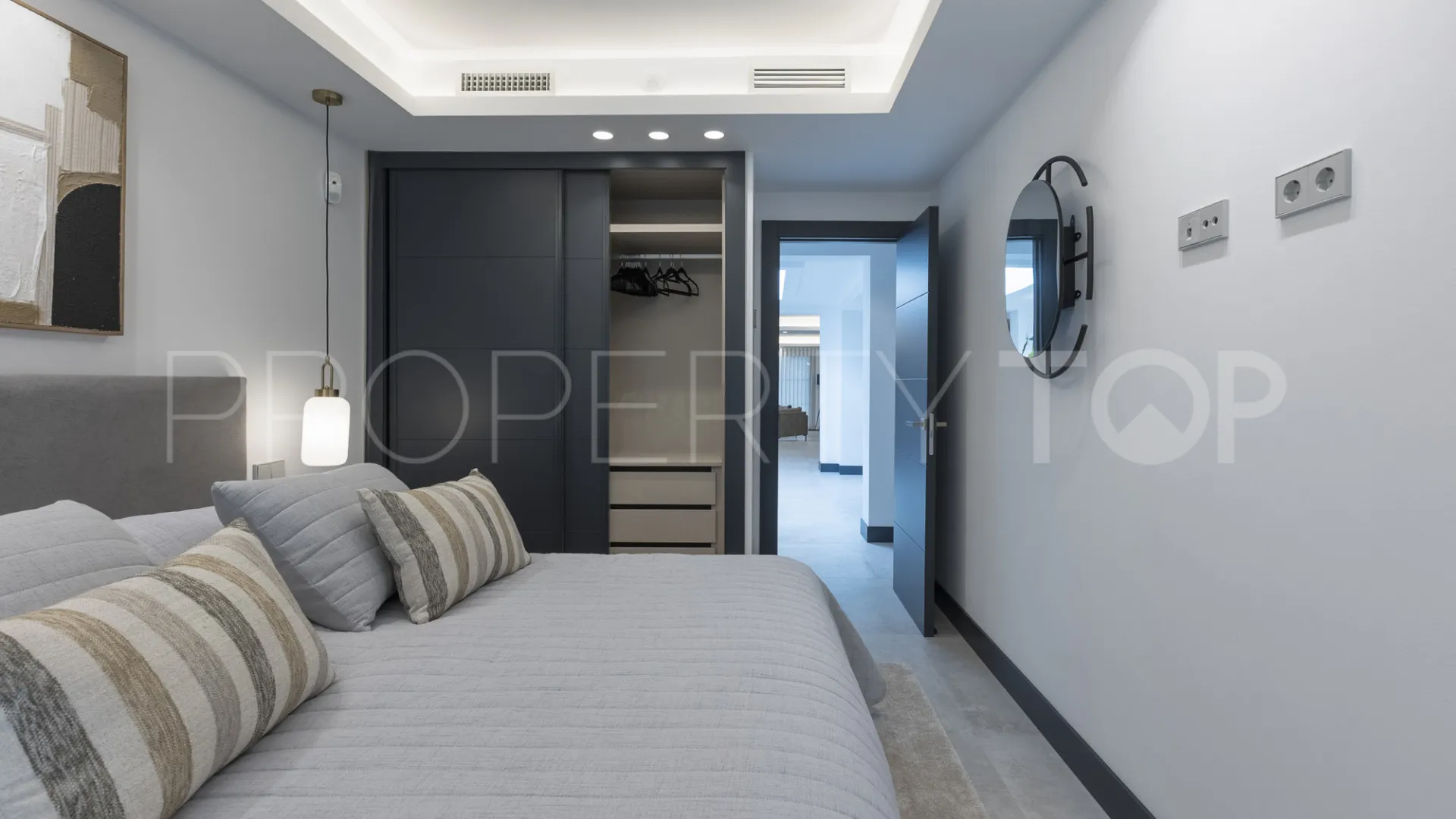 For sale Marbella East villa with 5 bedrooms