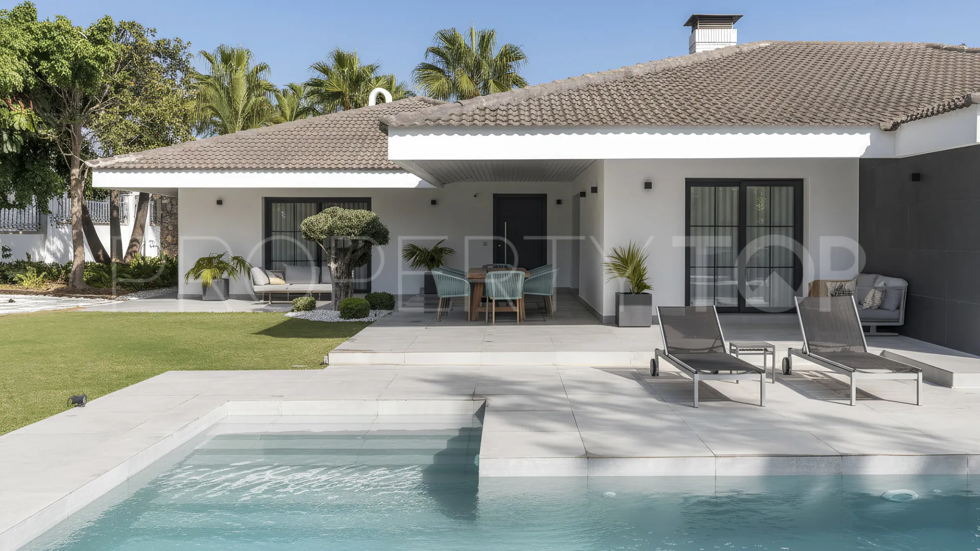 For sale Marbella East villa with 5 bedrooms